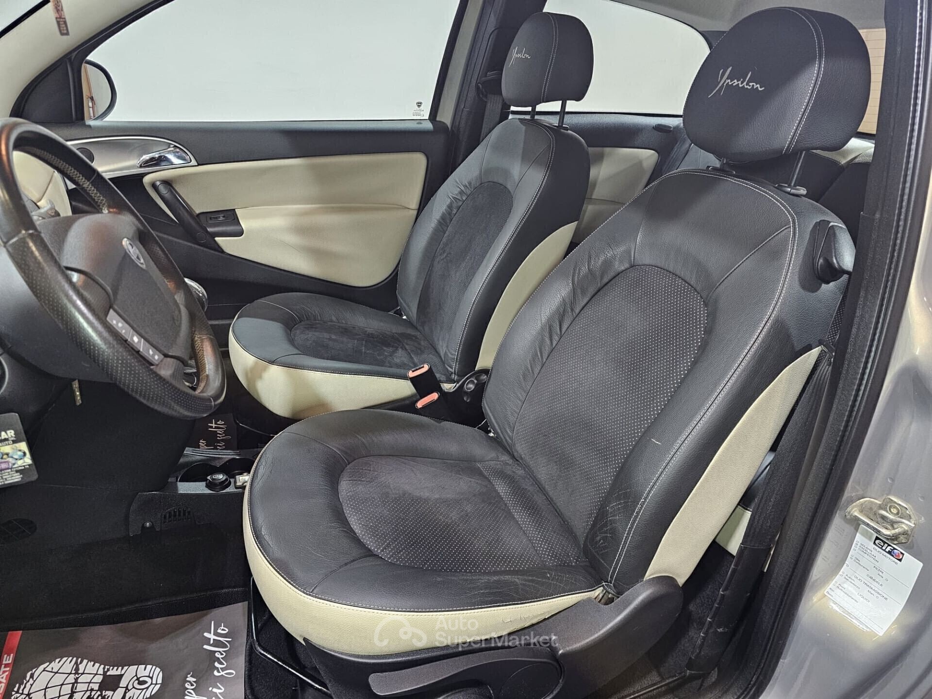 Lancia Ypsilon