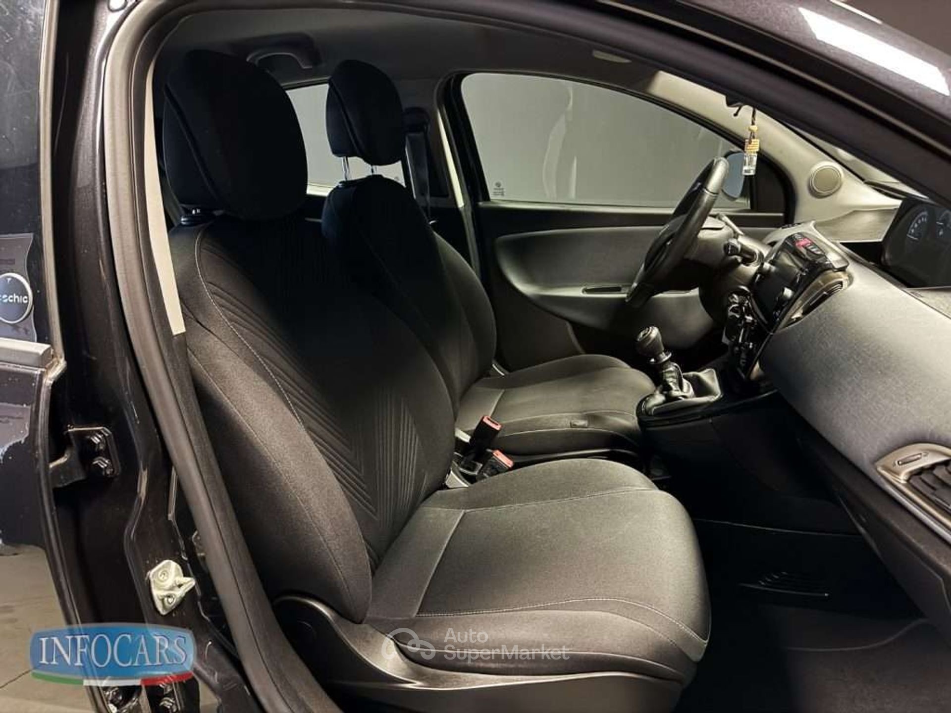Lancia Ypsilon