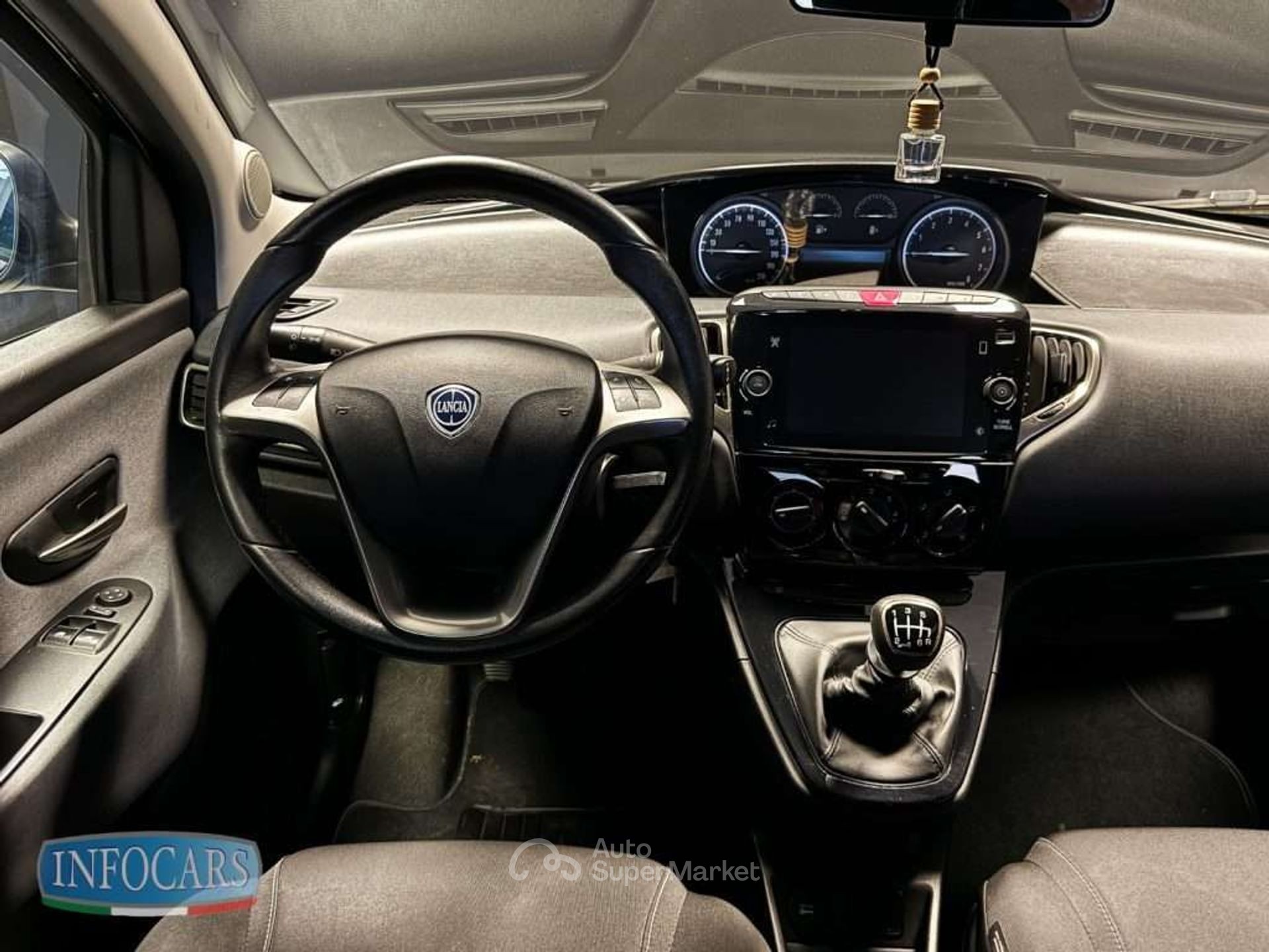 Lancia Ypsilon