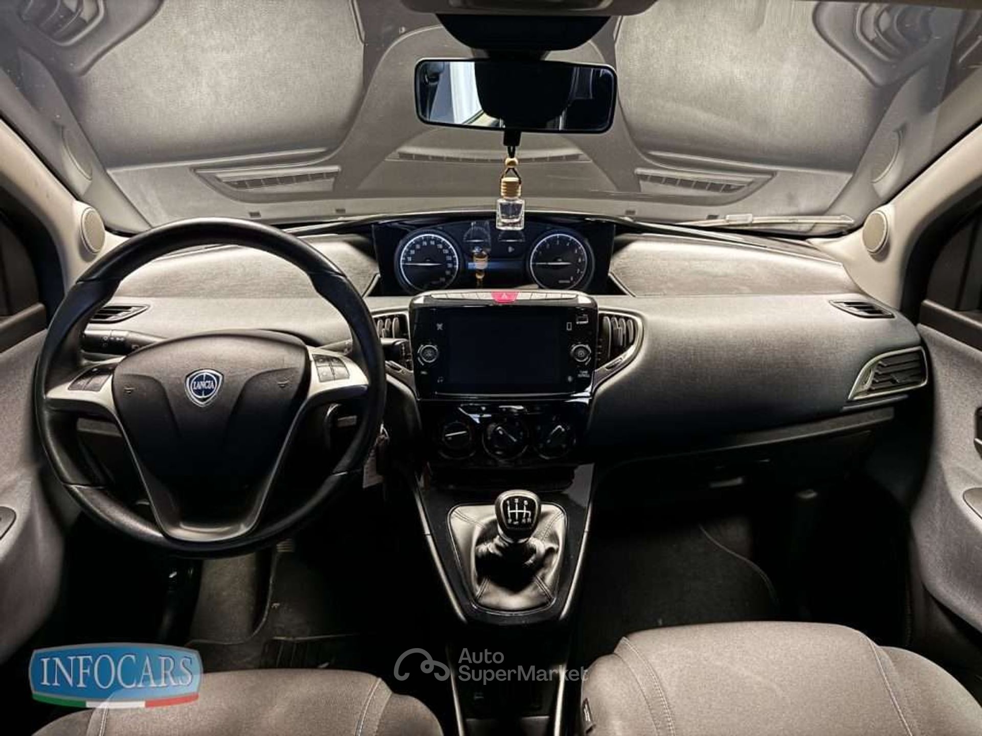 Lancia Ypsilon