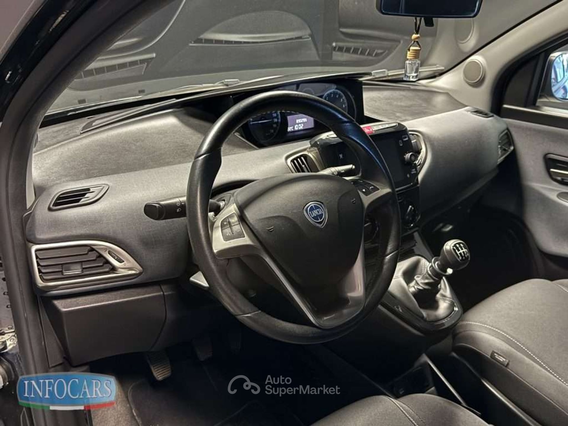 Lancia Ypsilon