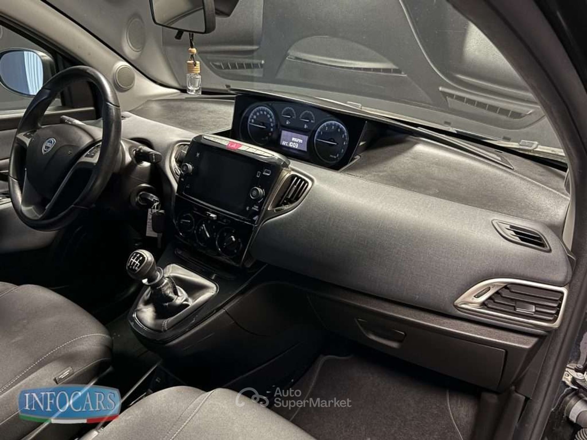 Lancia Ypsilon