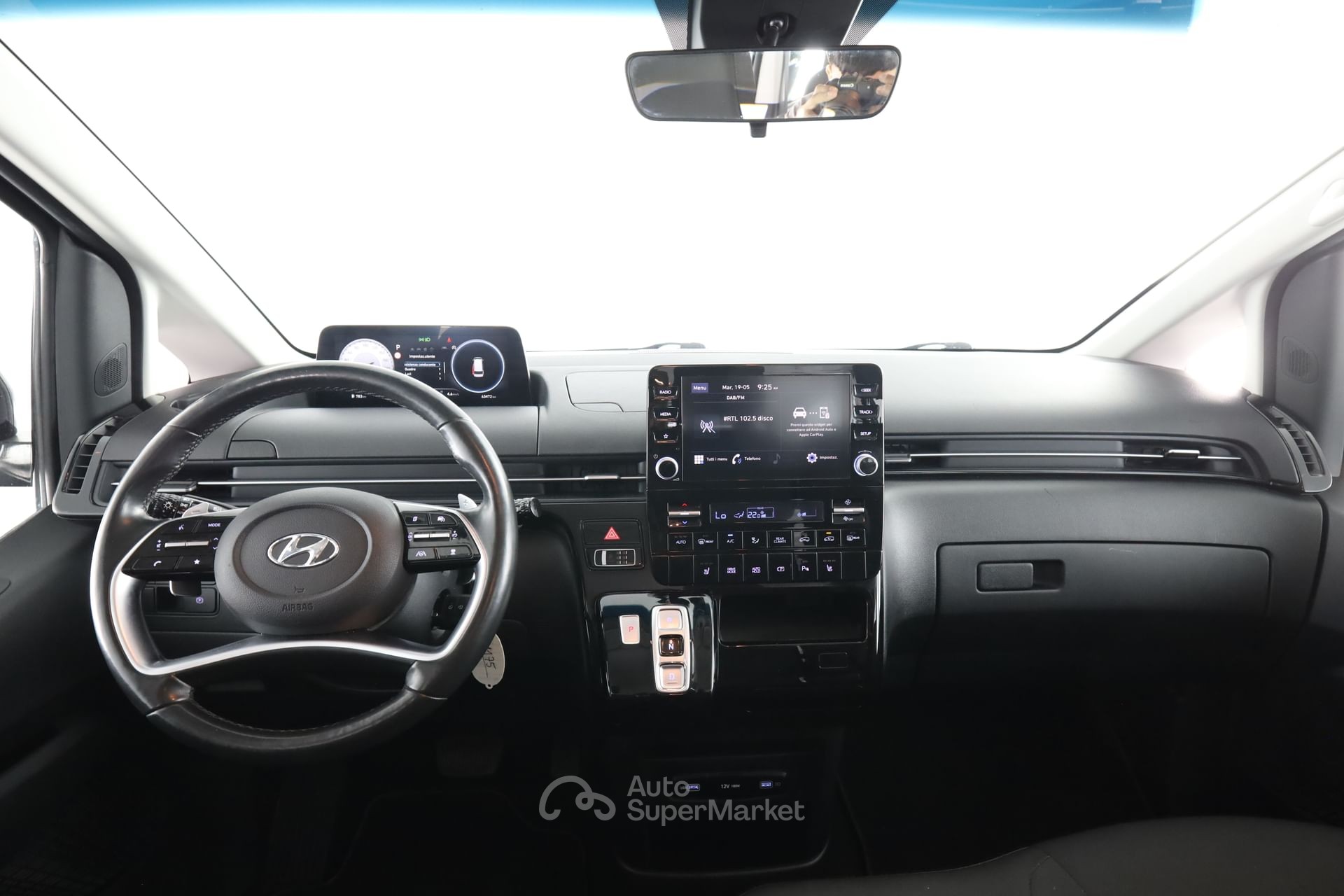 Hyundai Staria