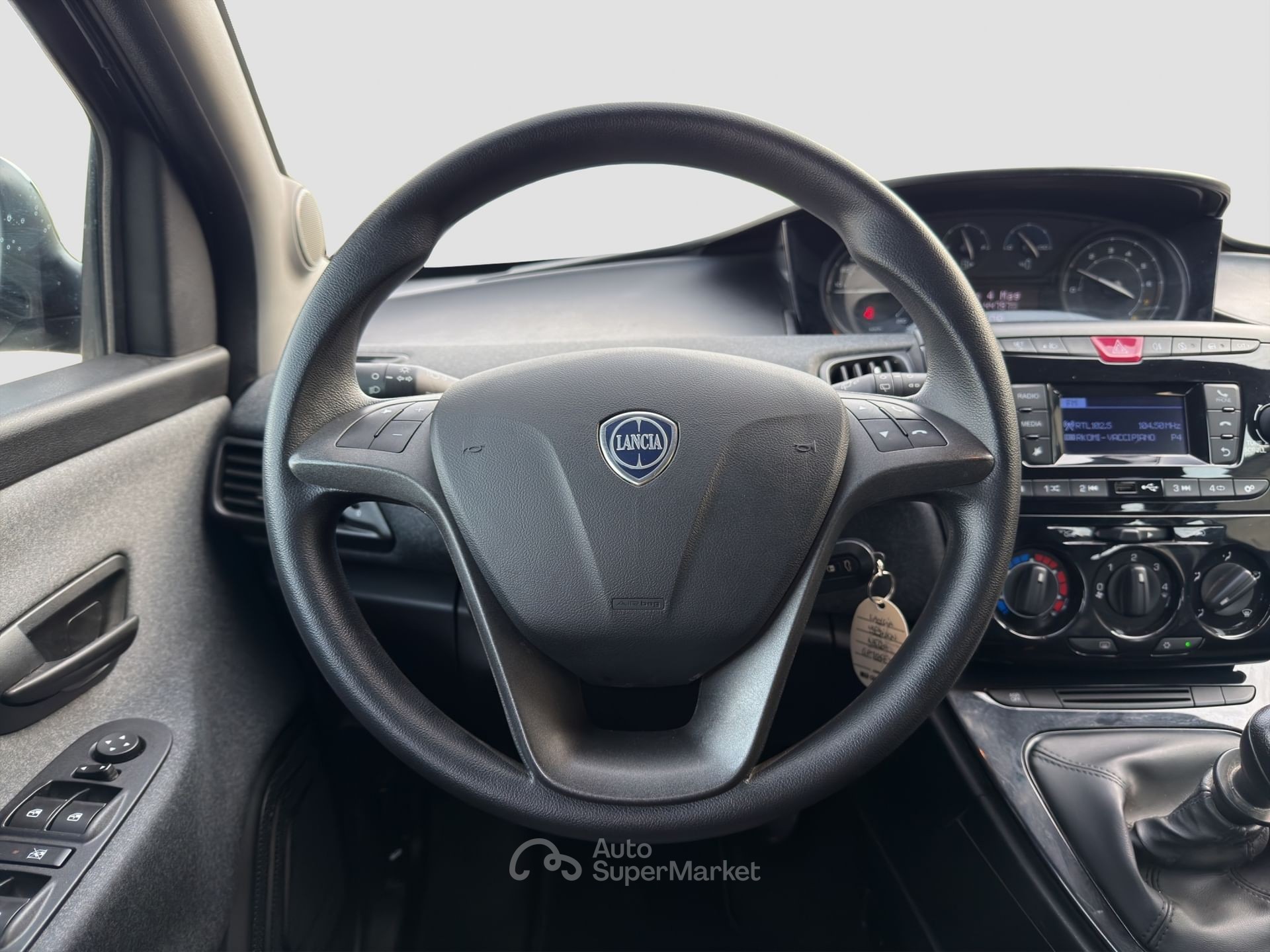 Lancia Ypsilon
