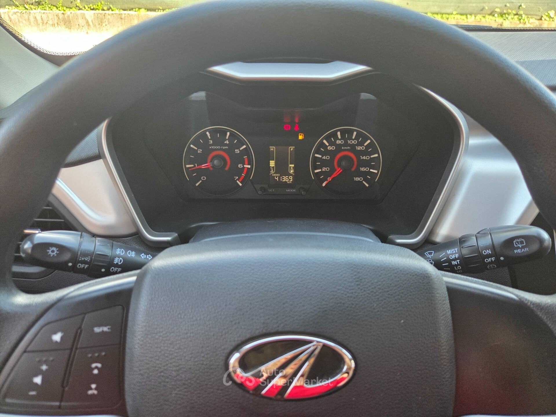 Mahindra KUV100