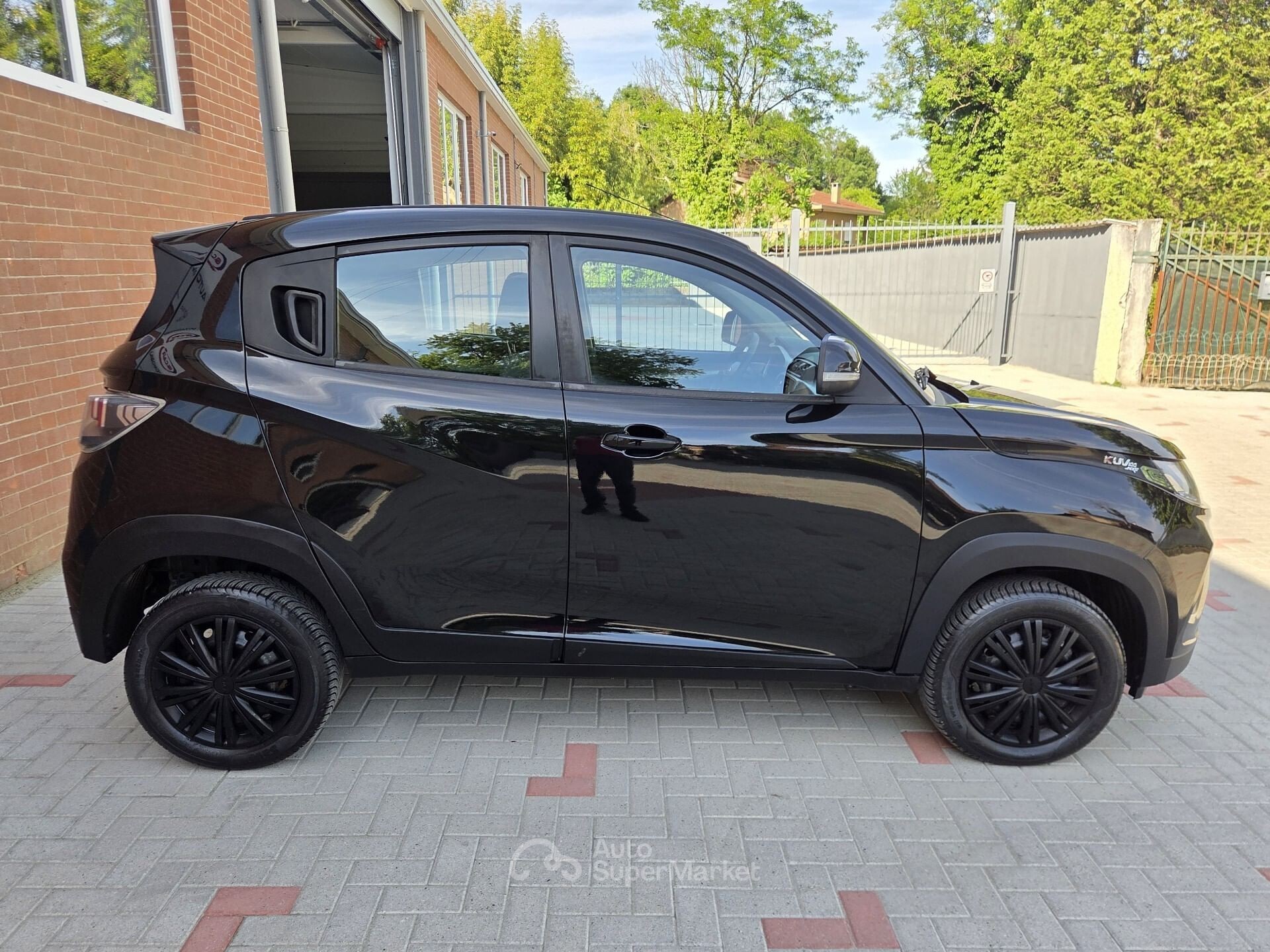 Mahindra KUV100