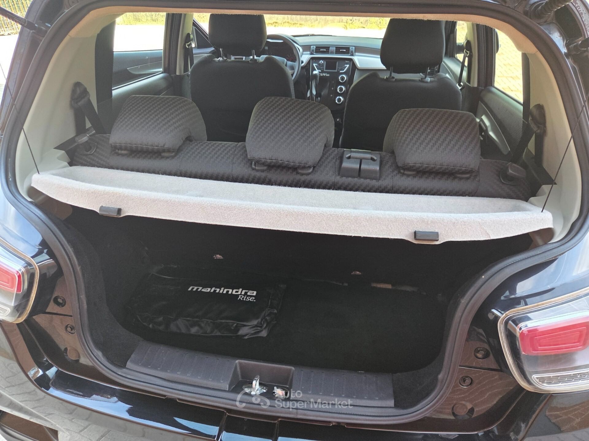 Mahindra KUV100