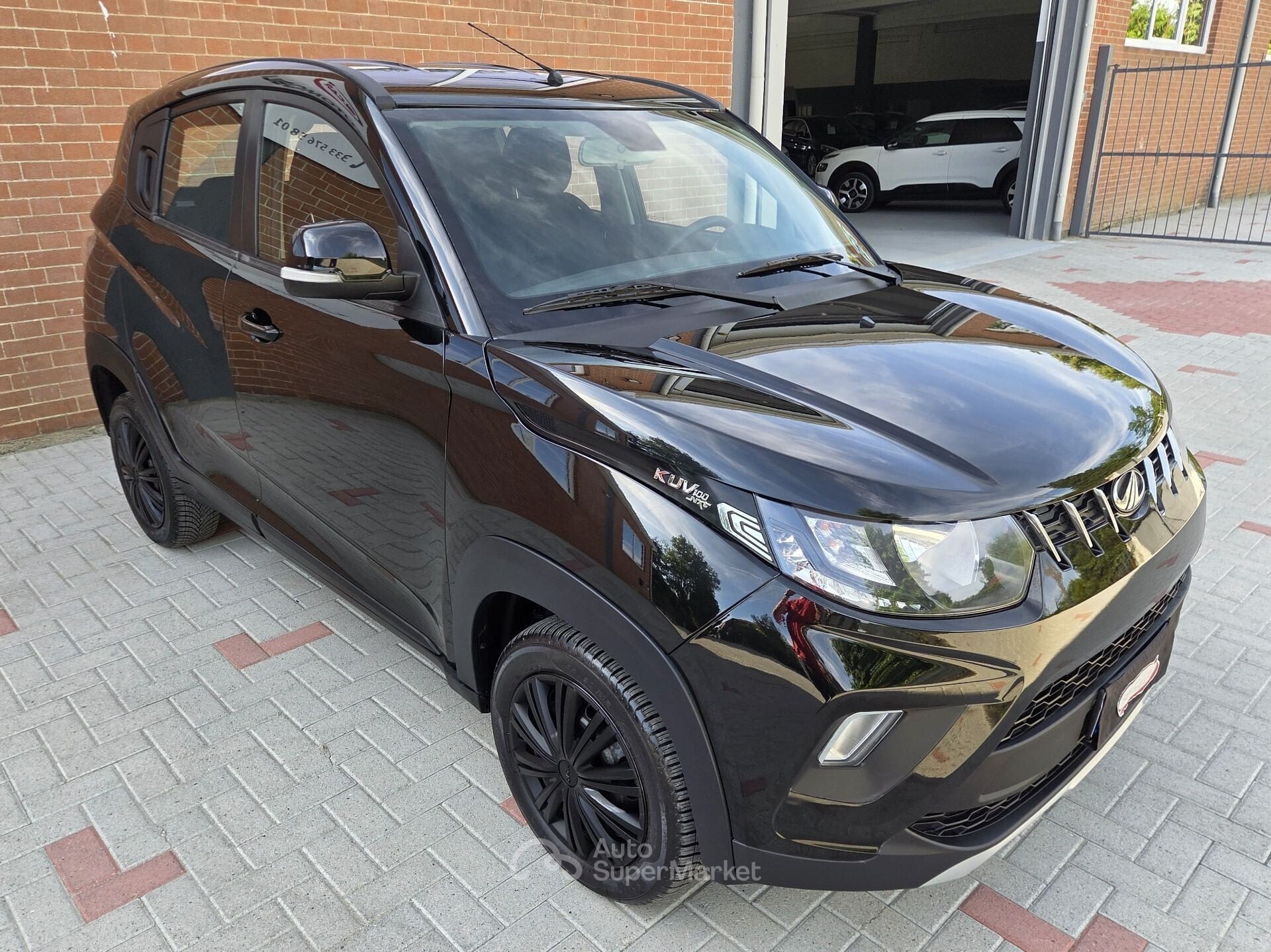 Mahindra KUV100