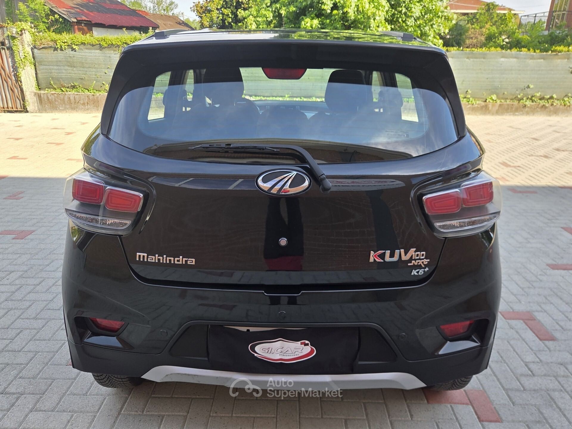 Mahindra KUV100