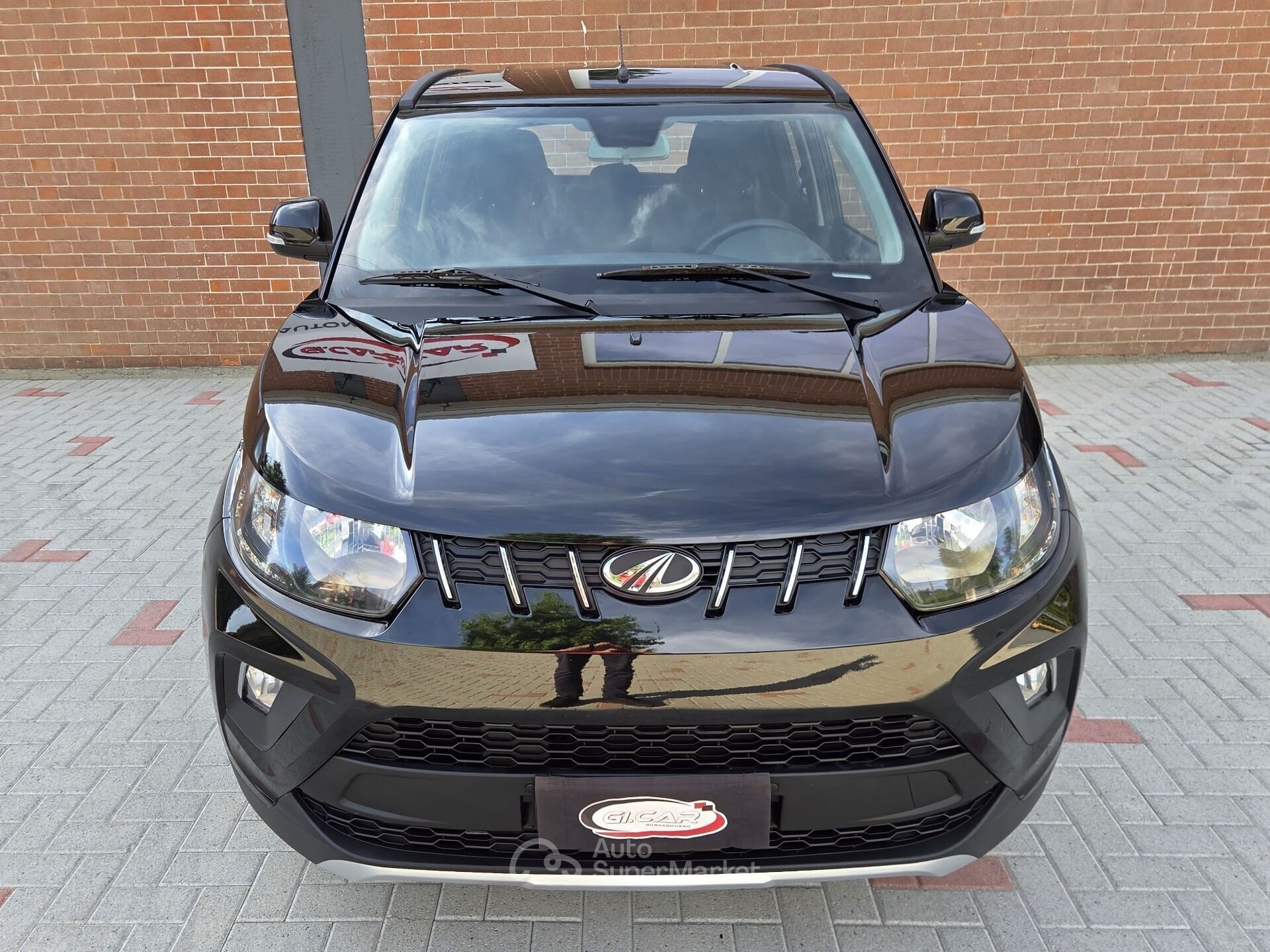 Mahindra KUV100