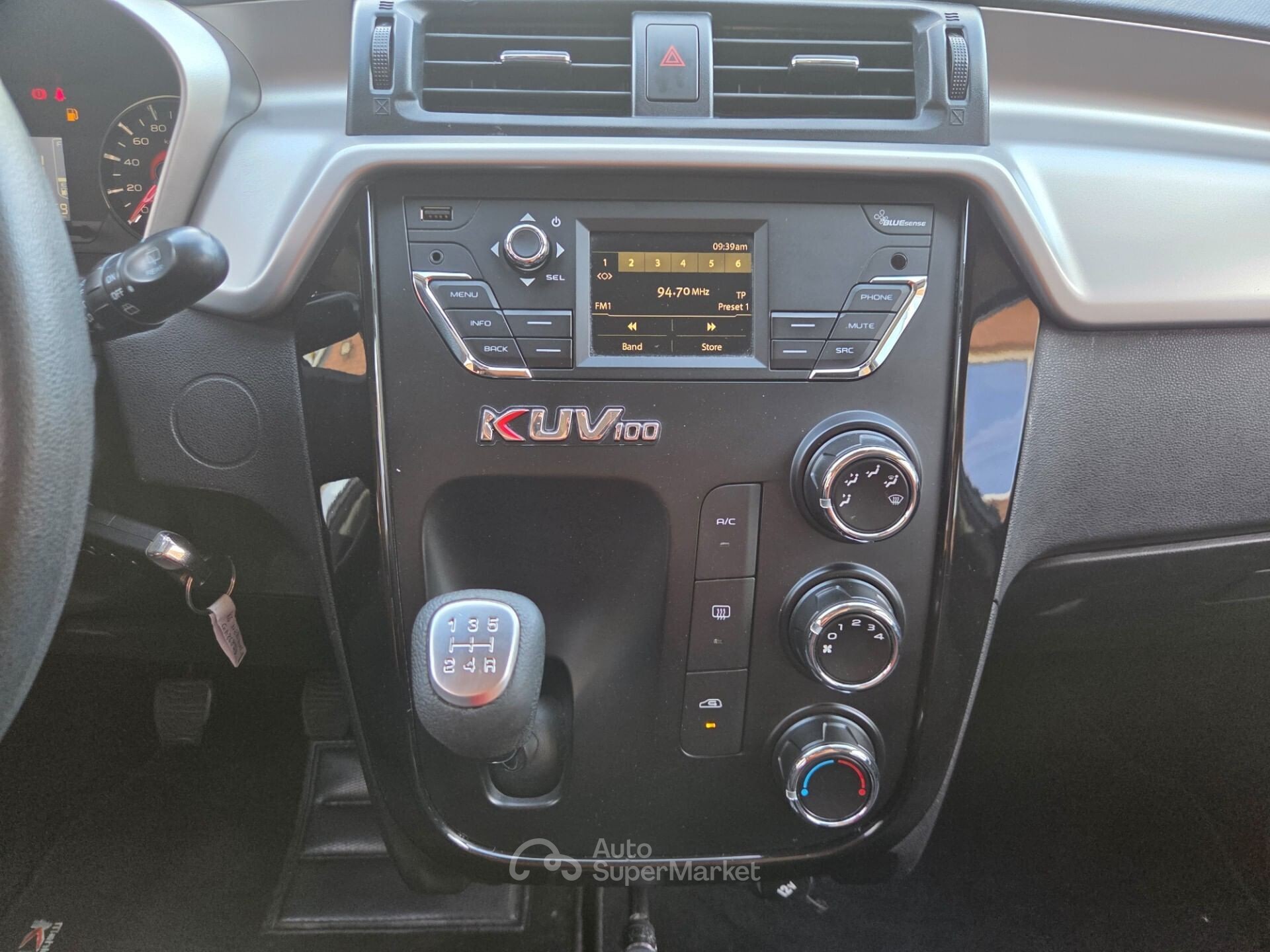 Mahindra KUV100