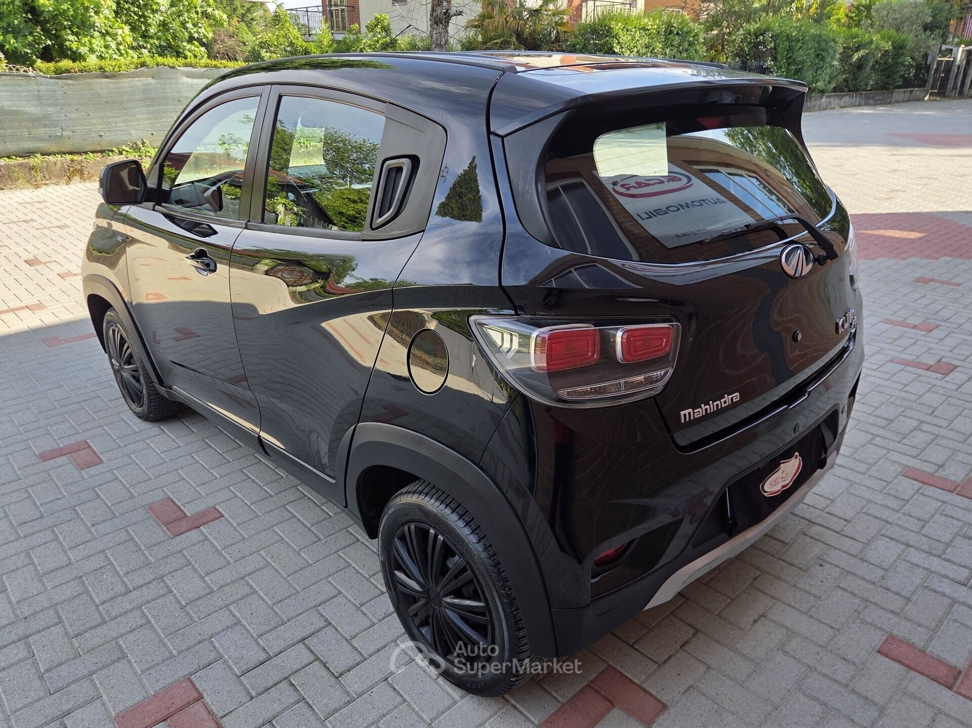 Mahindra KUV100