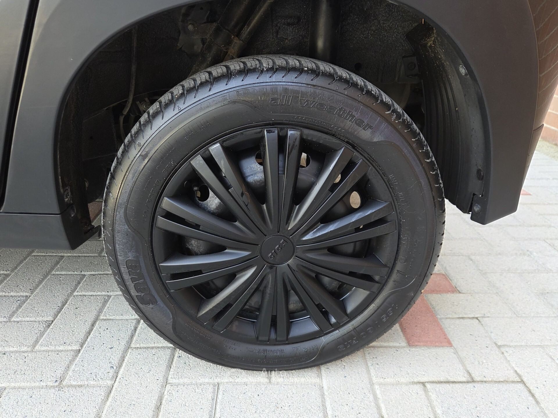 Mahindra KUV100