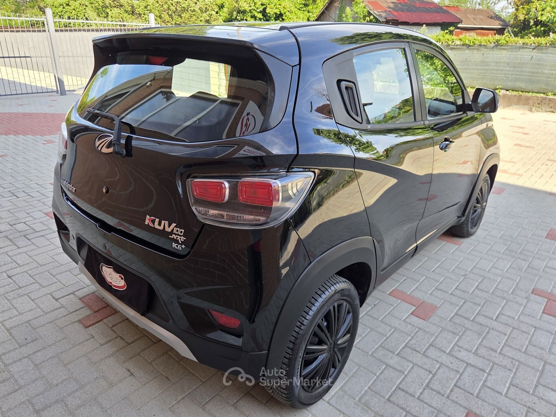 Mahindra KUV100