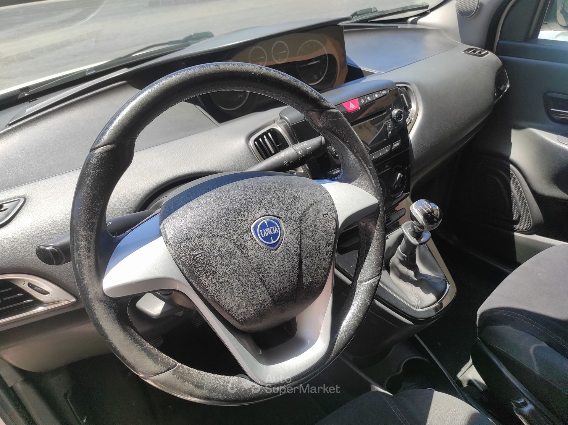Lancia Ypsilon