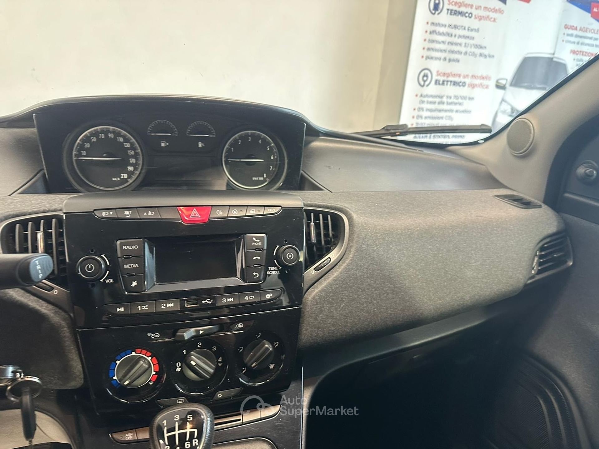 Lancia Ypsilon