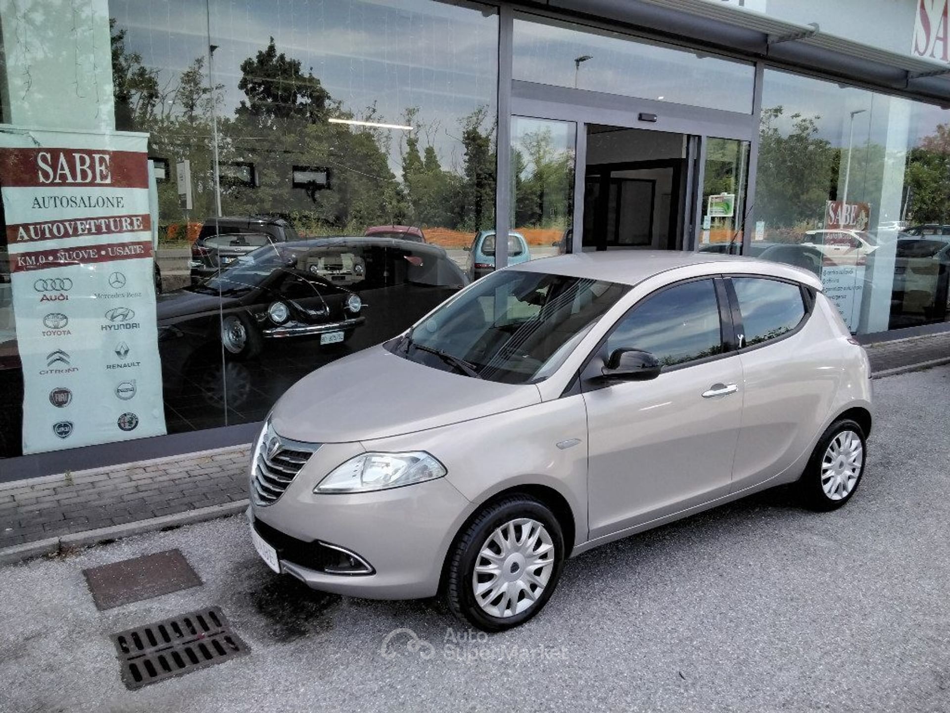 Lancia Ypsilon