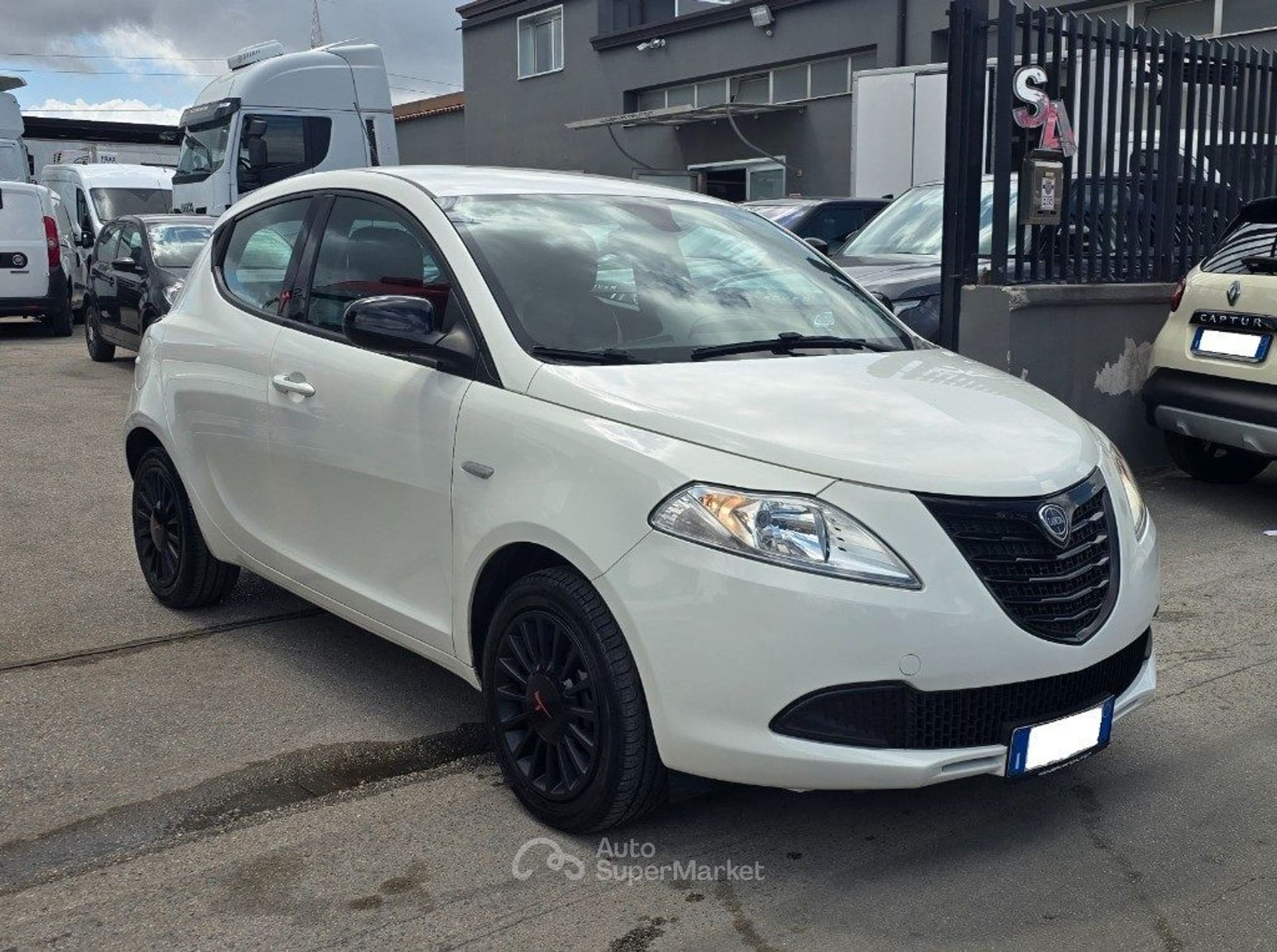 Lancia Ypsilon