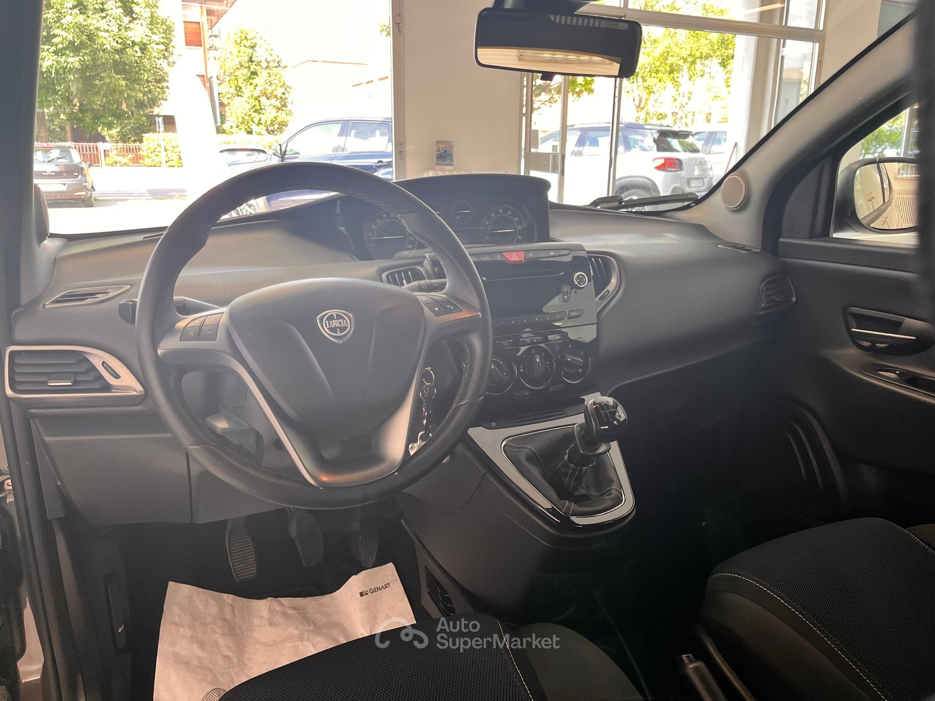 Lancia Ypsilon