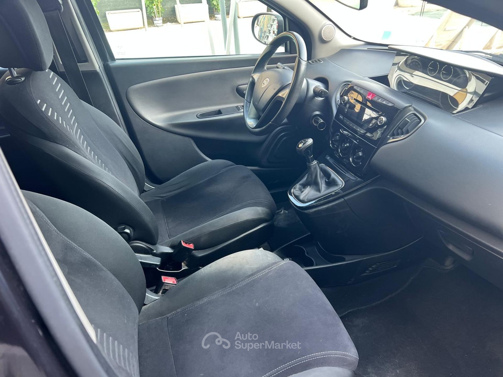 Lancia Ypsilon