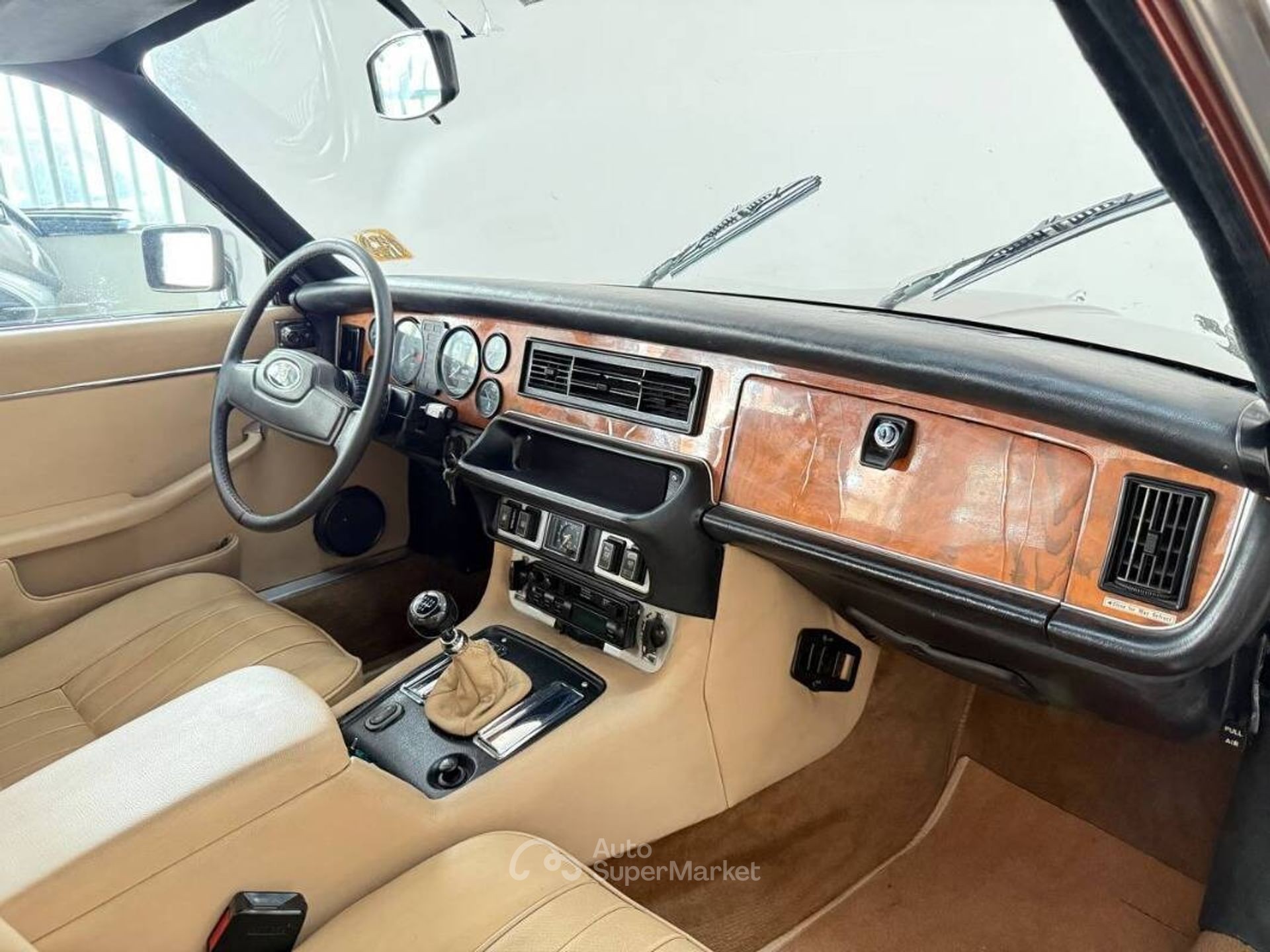 Jaguar XJ6