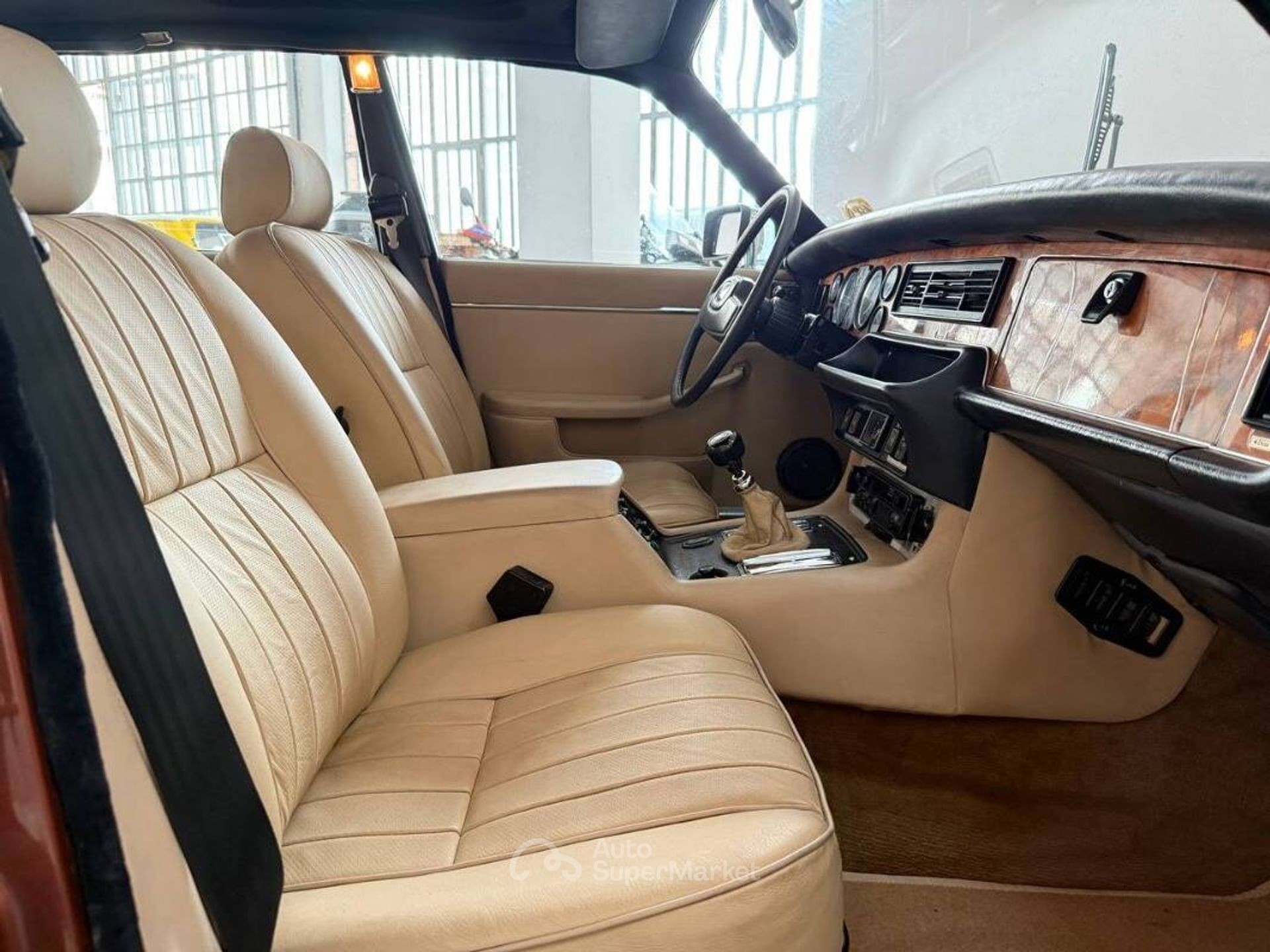 Jaguar XJ6