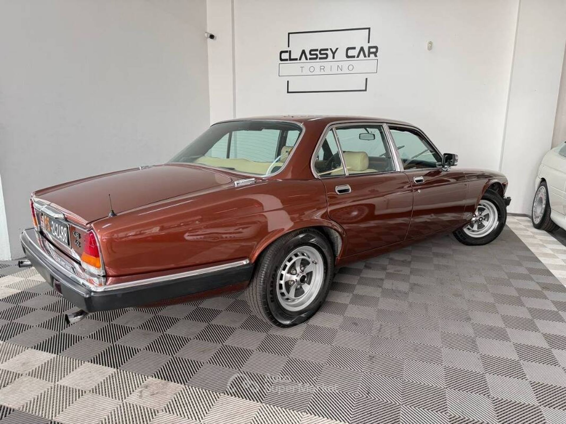 Jaguar XJ6