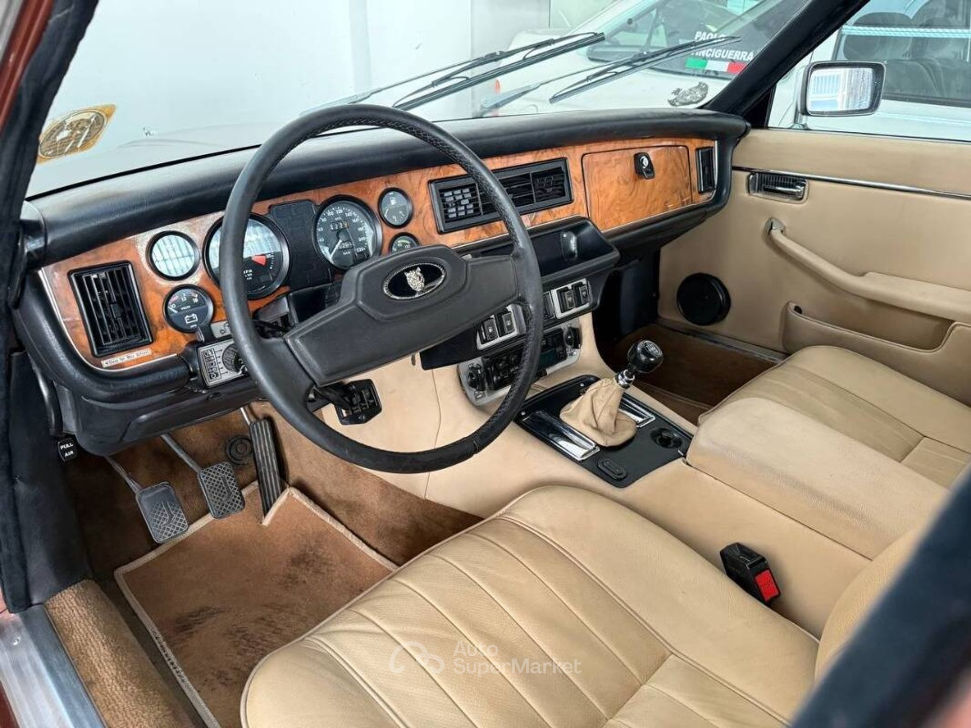 Jaguar XJ6