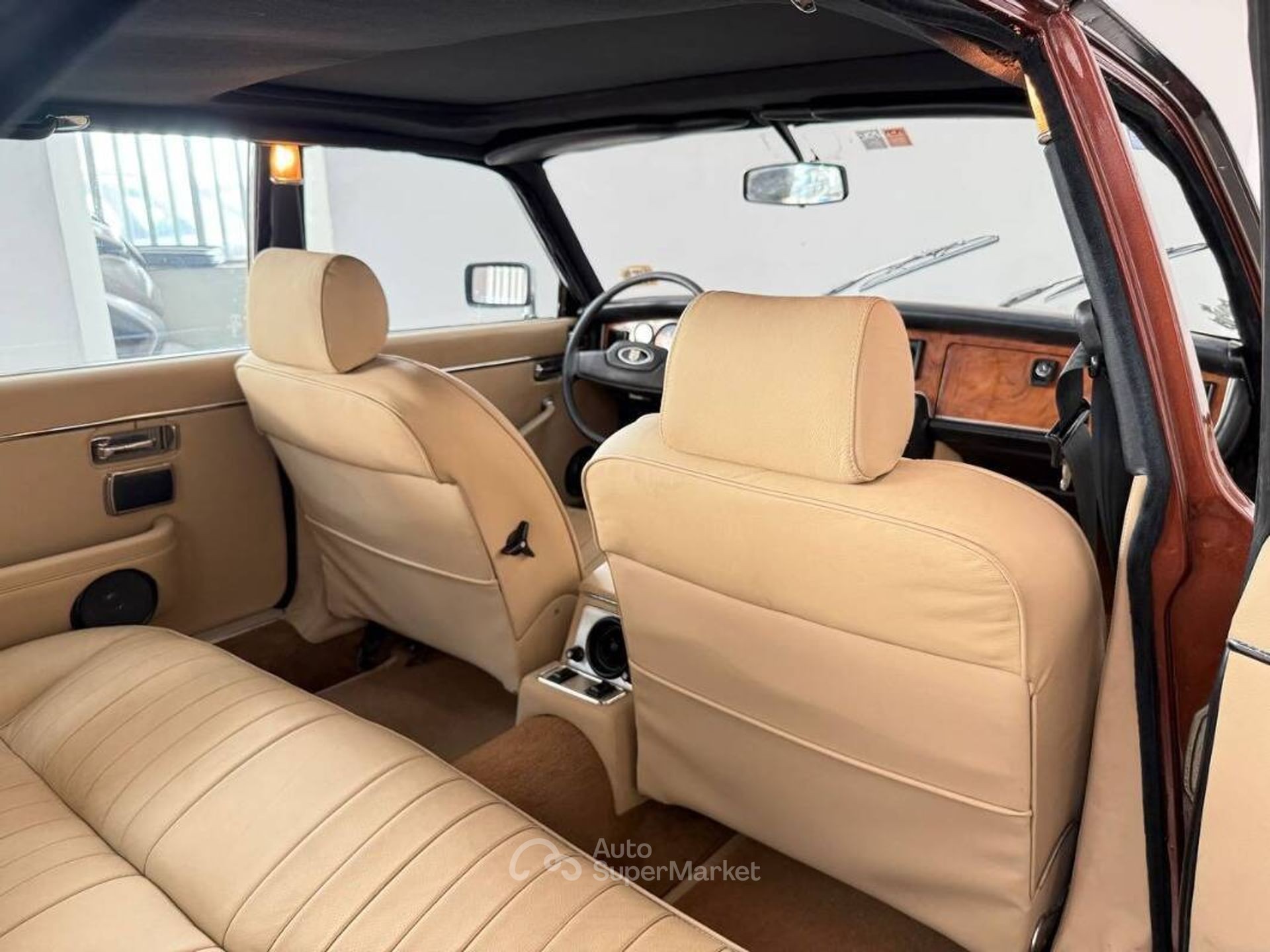 Jaguar XJ6