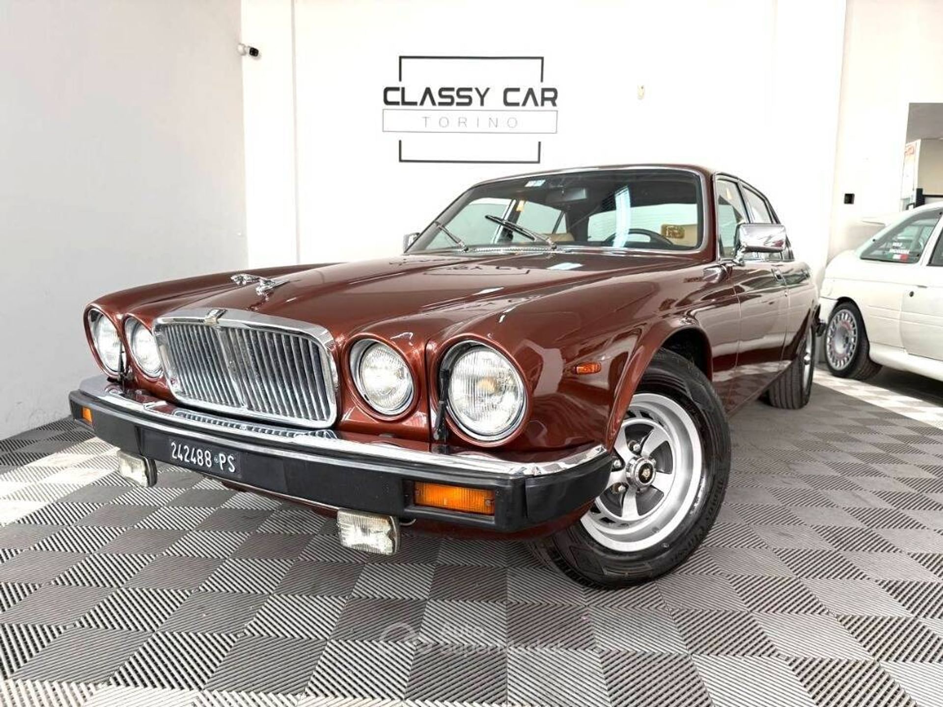 Jaguar XJ6
