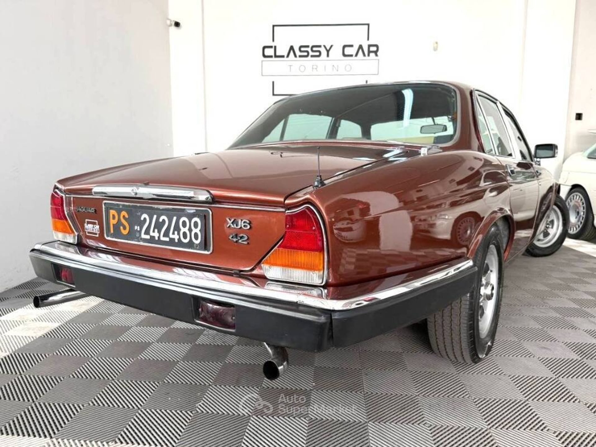 Jaguar XJ6