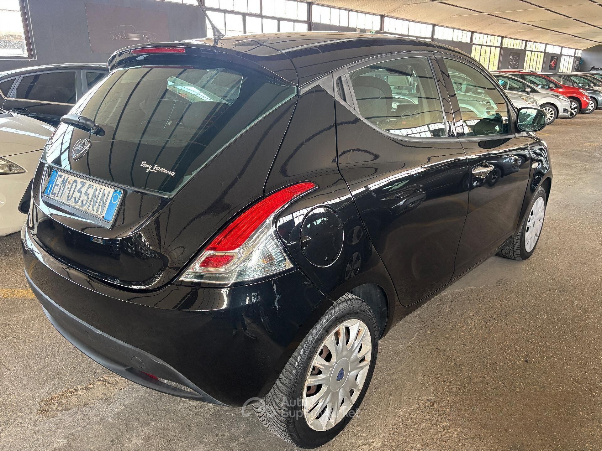 Lancia Ypsilon