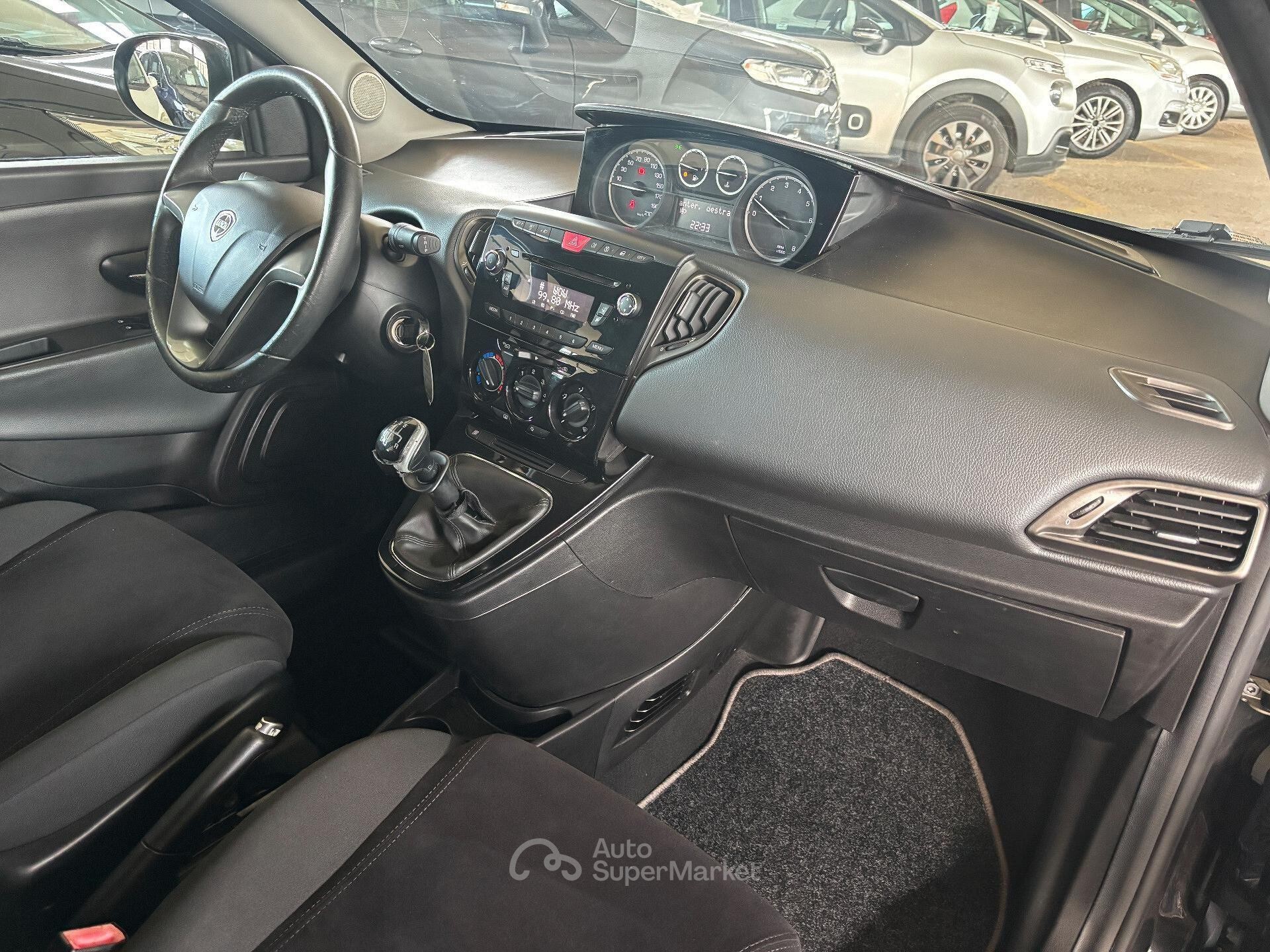 Lancia Ypsilon