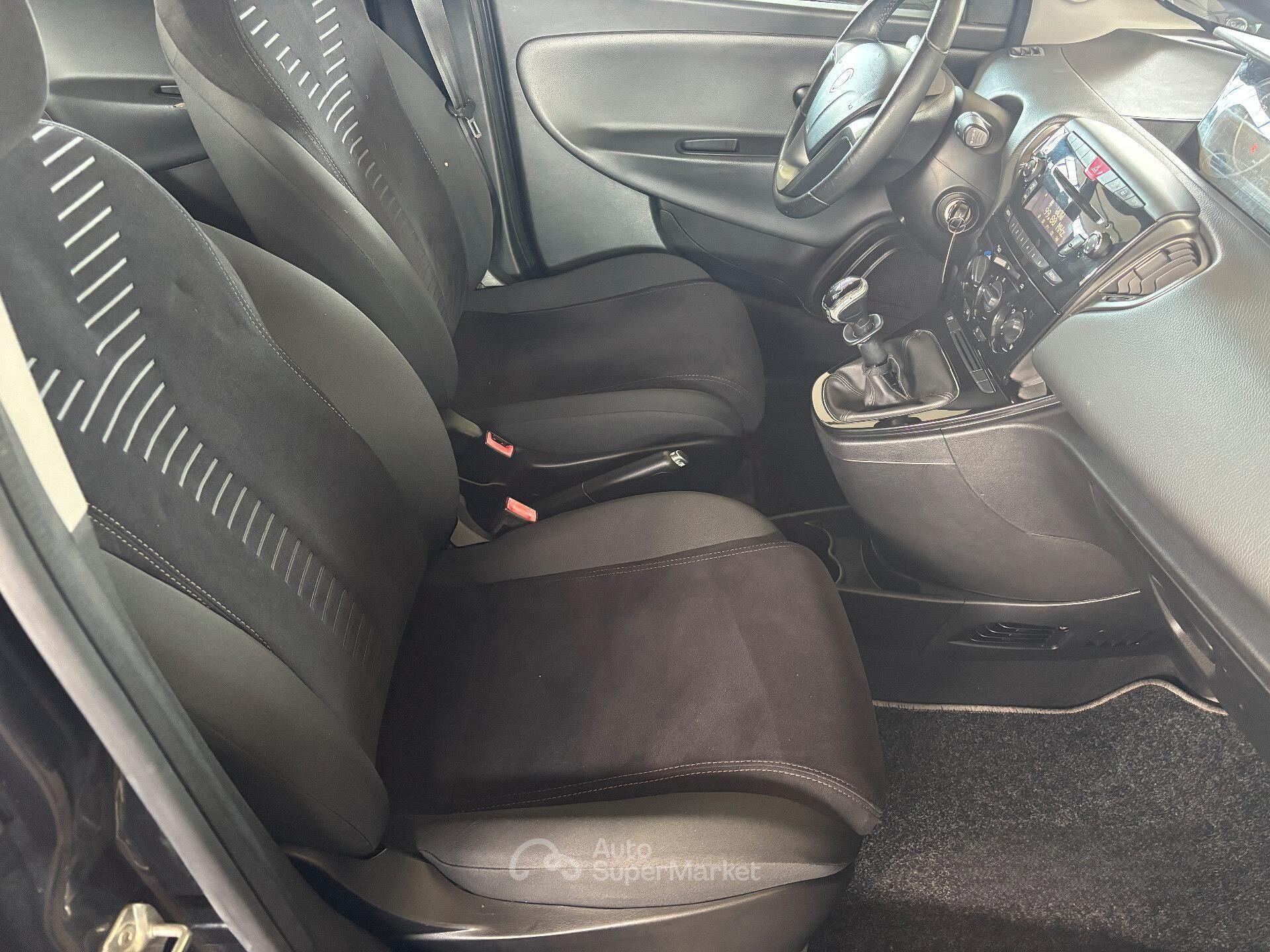 Lancia Ypsilon