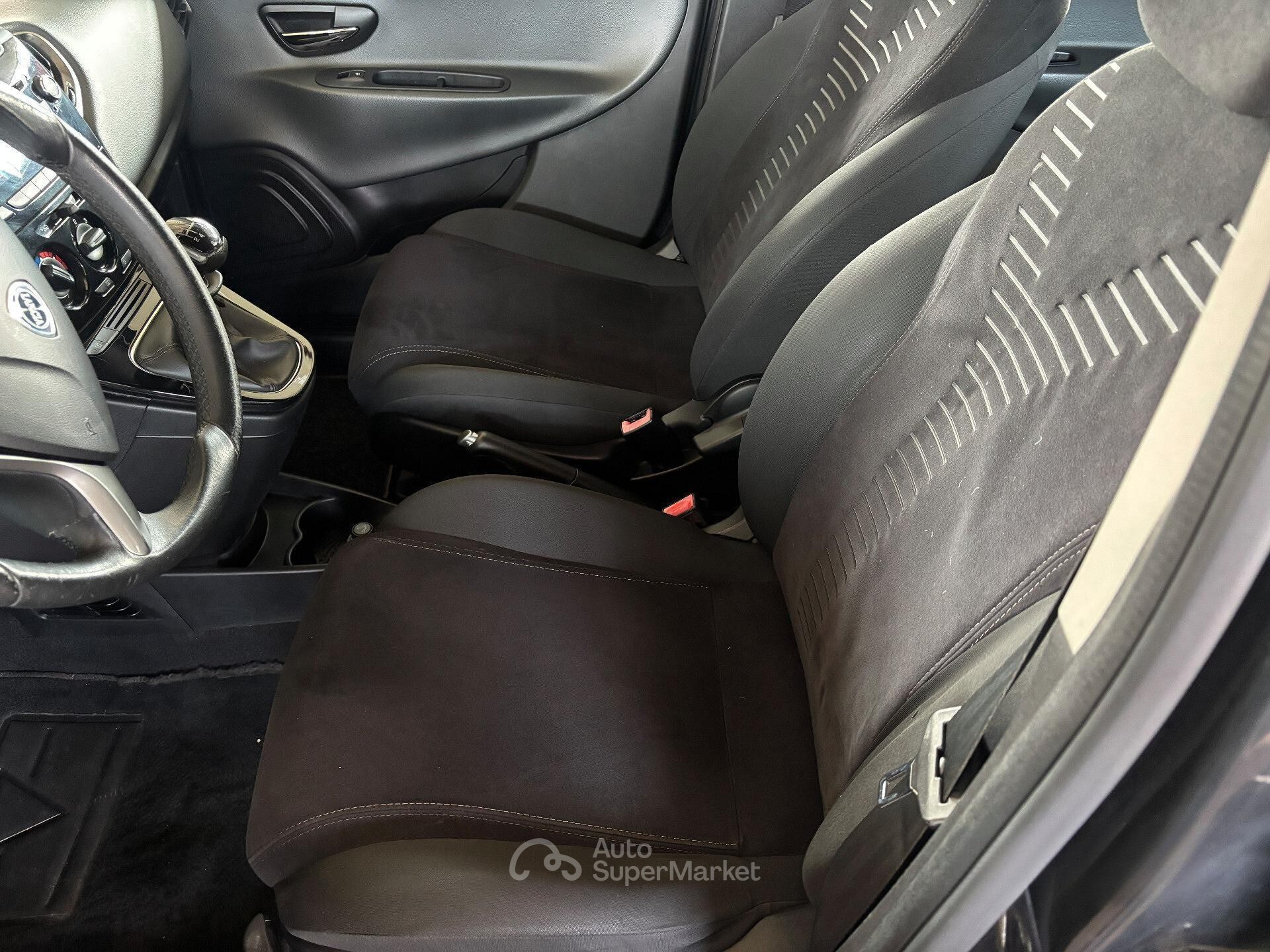 Lancia Ypsilon