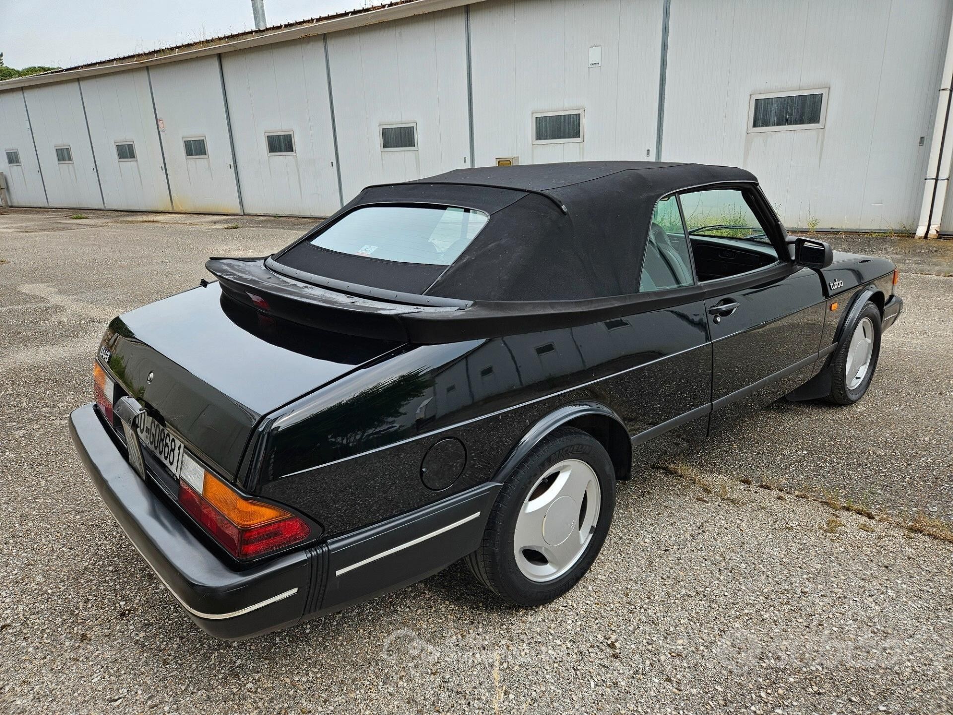 Saab 900