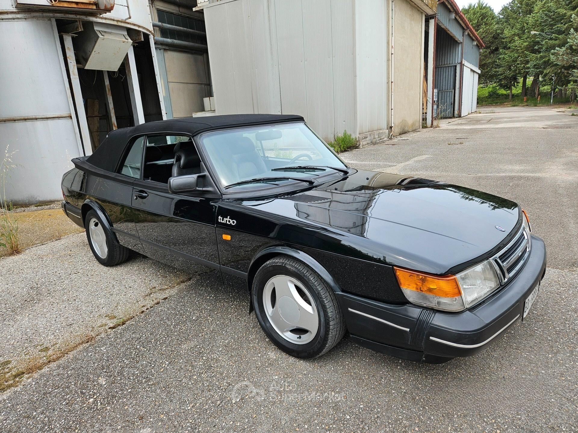 Saab 900