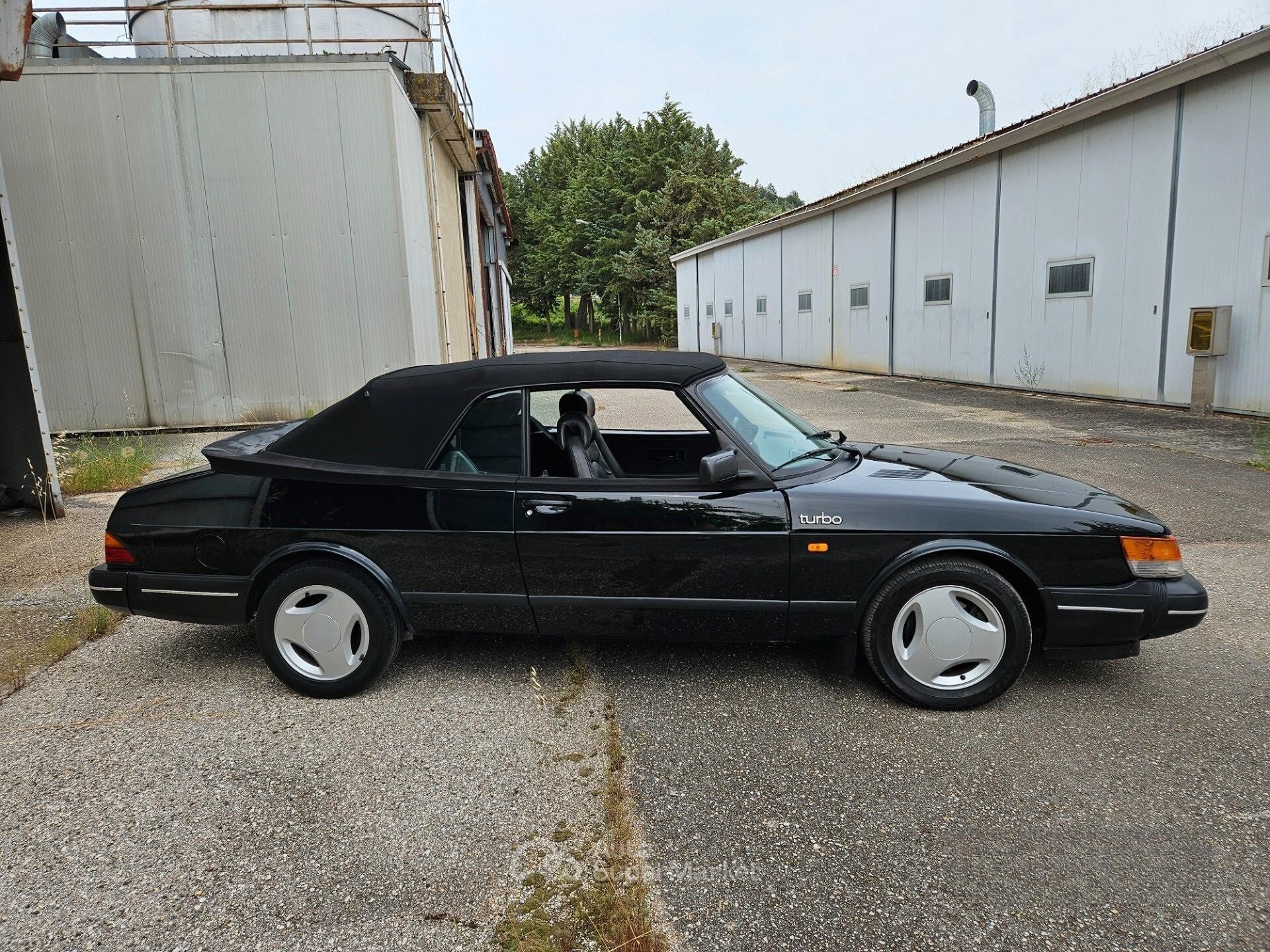 Saab 900