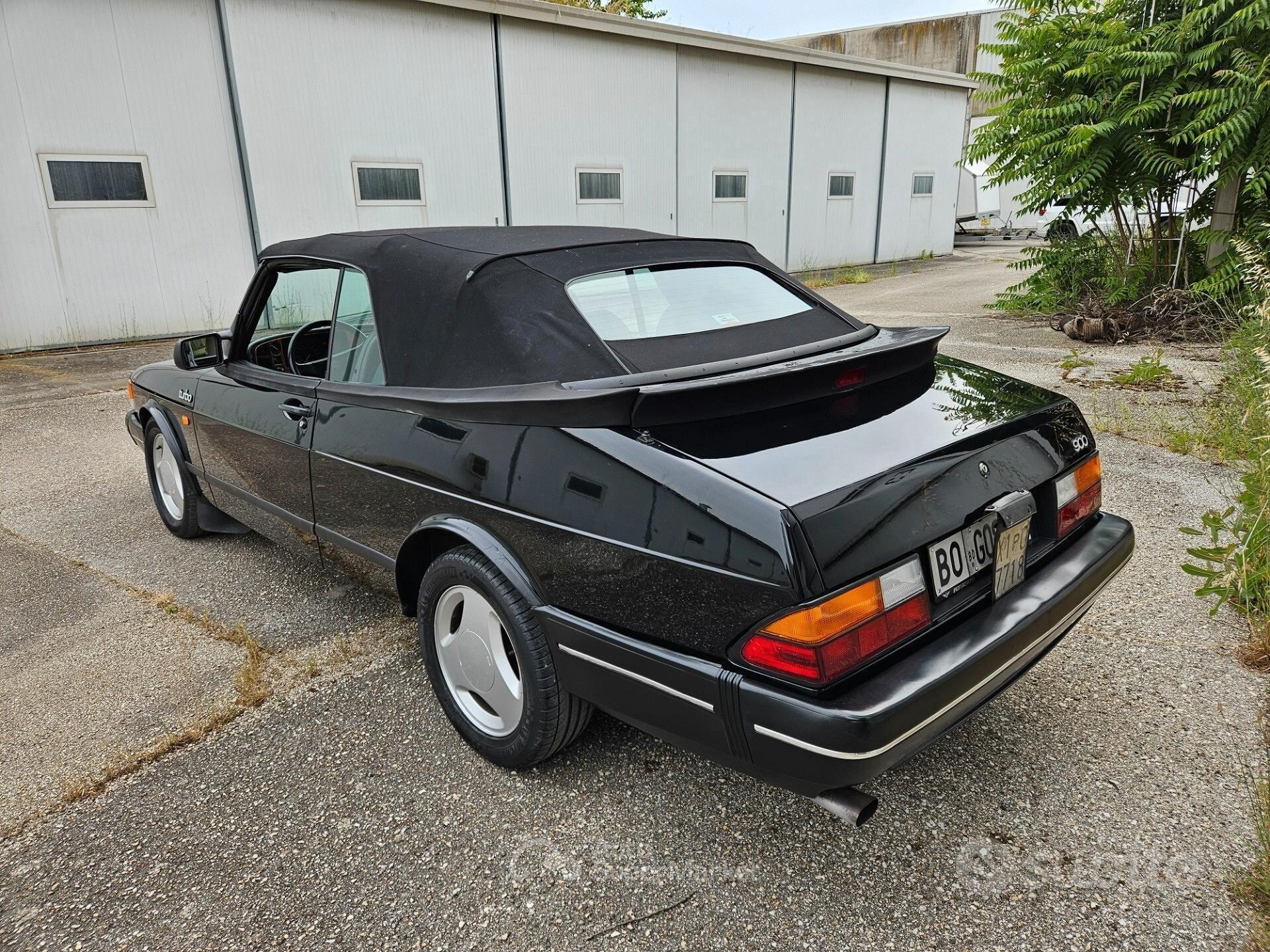 Saab 900