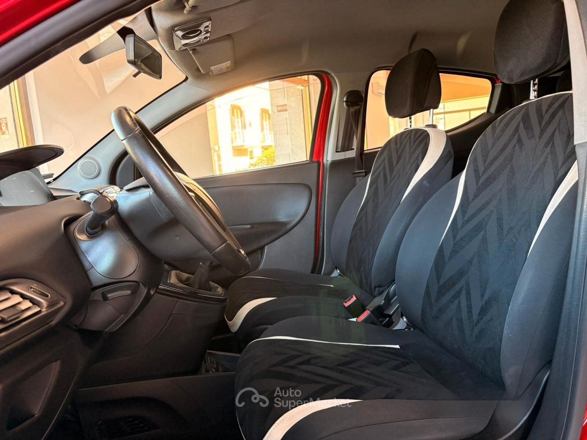 Lancia Ypsilon