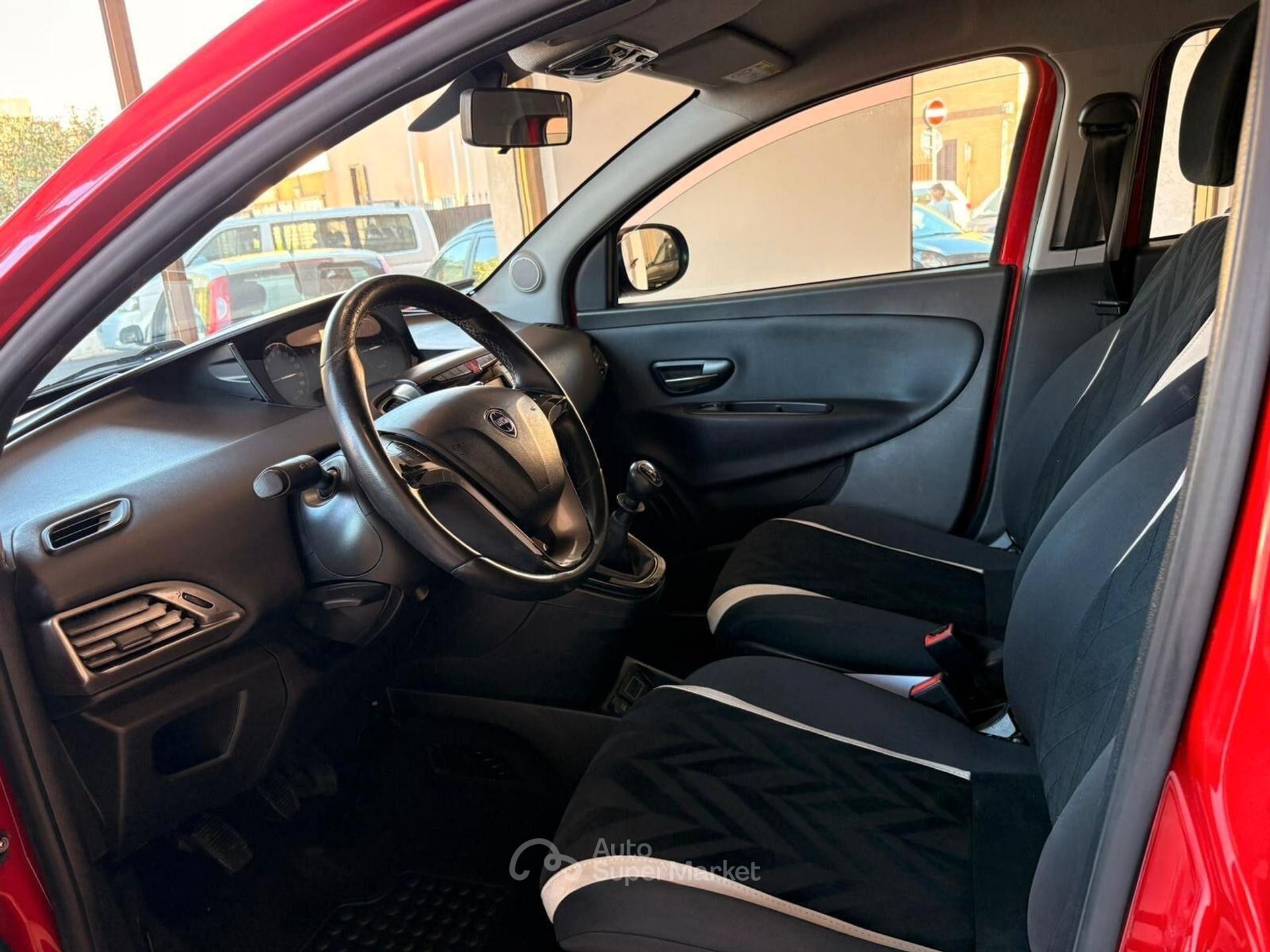 Lancia Ypsilon