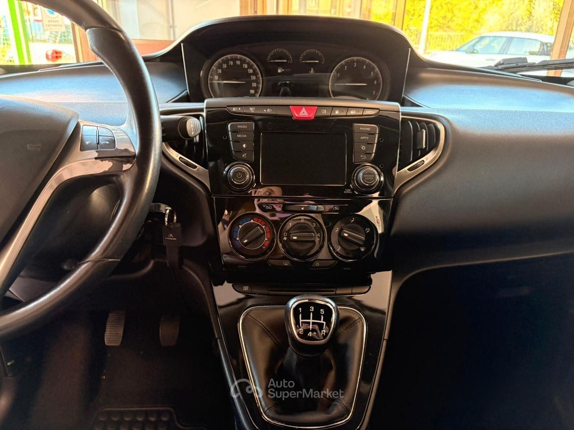 Lancia Ypsilon