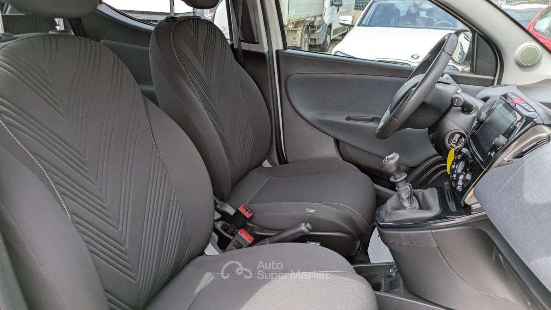 Lancia Ypsilon