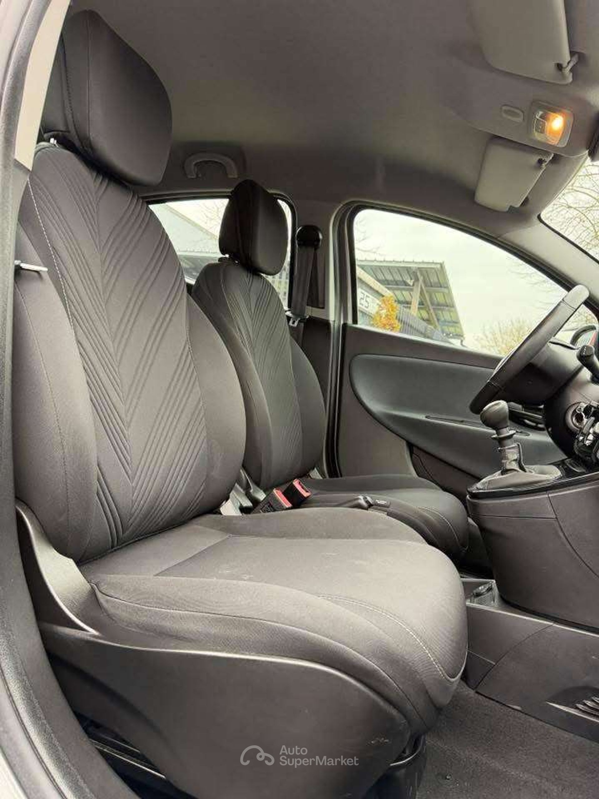Lancia Ypsilon