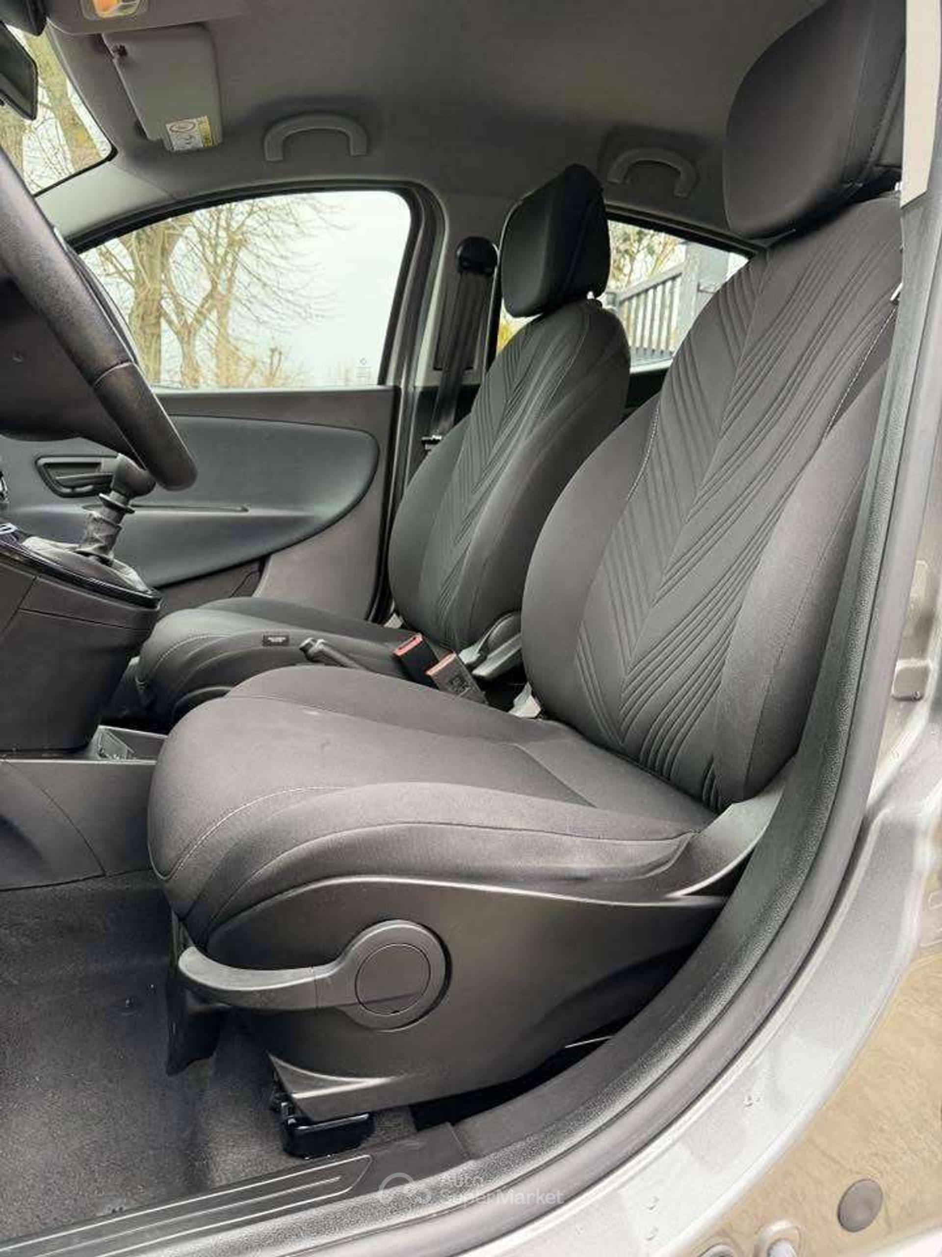 Lancia Ypsilon