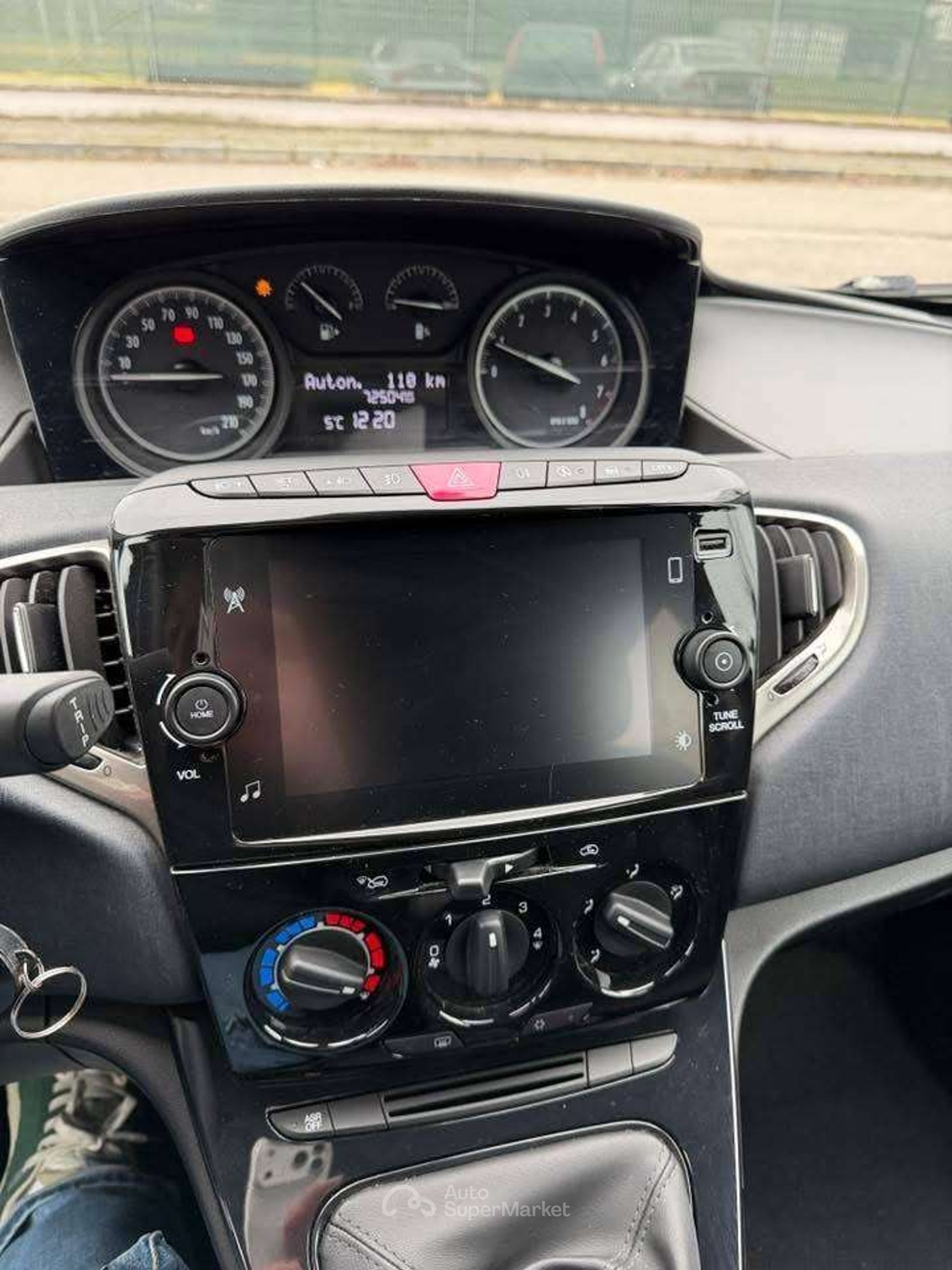 Lancia Ypsilon