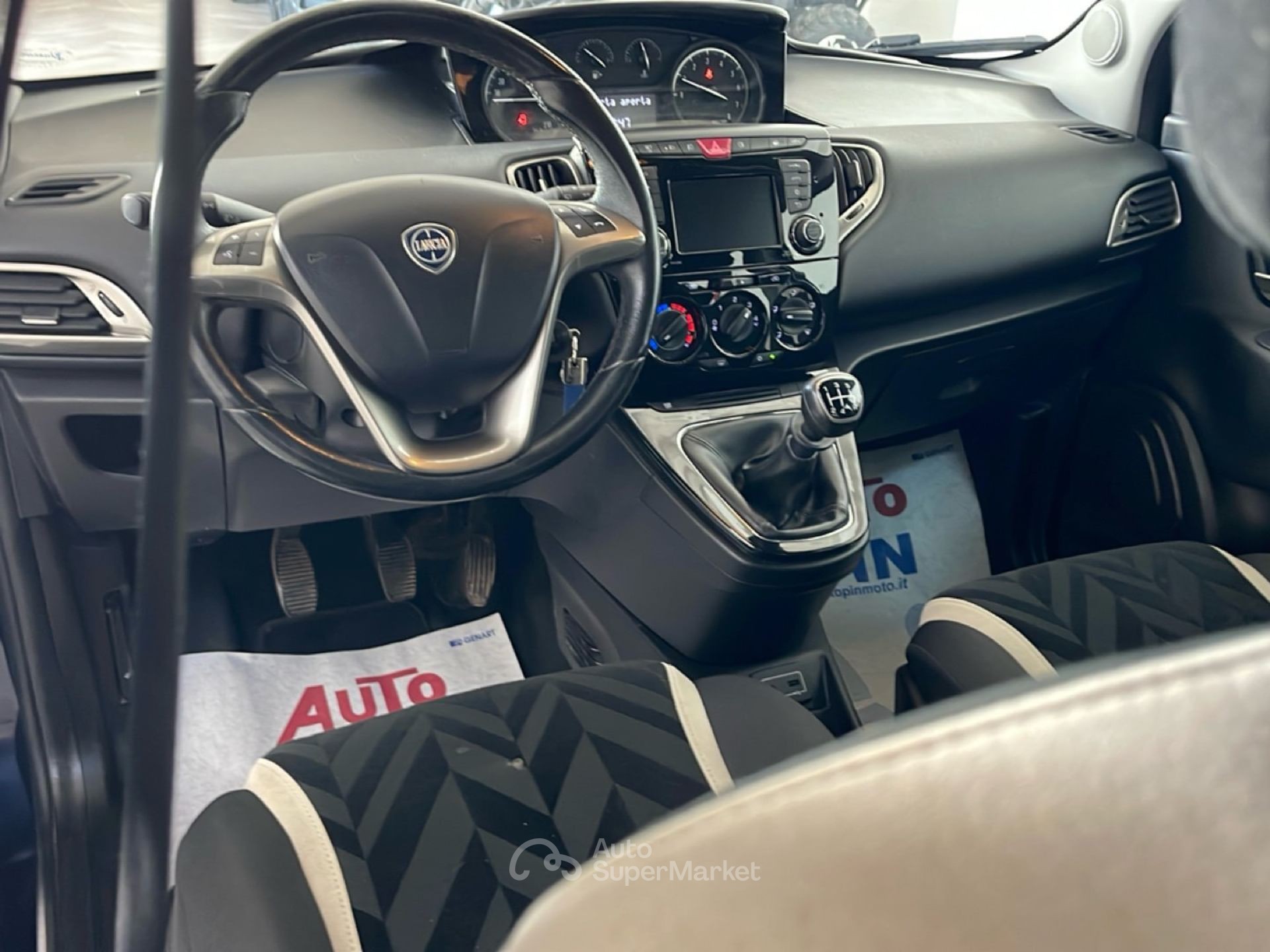 Lancia Ypsilon