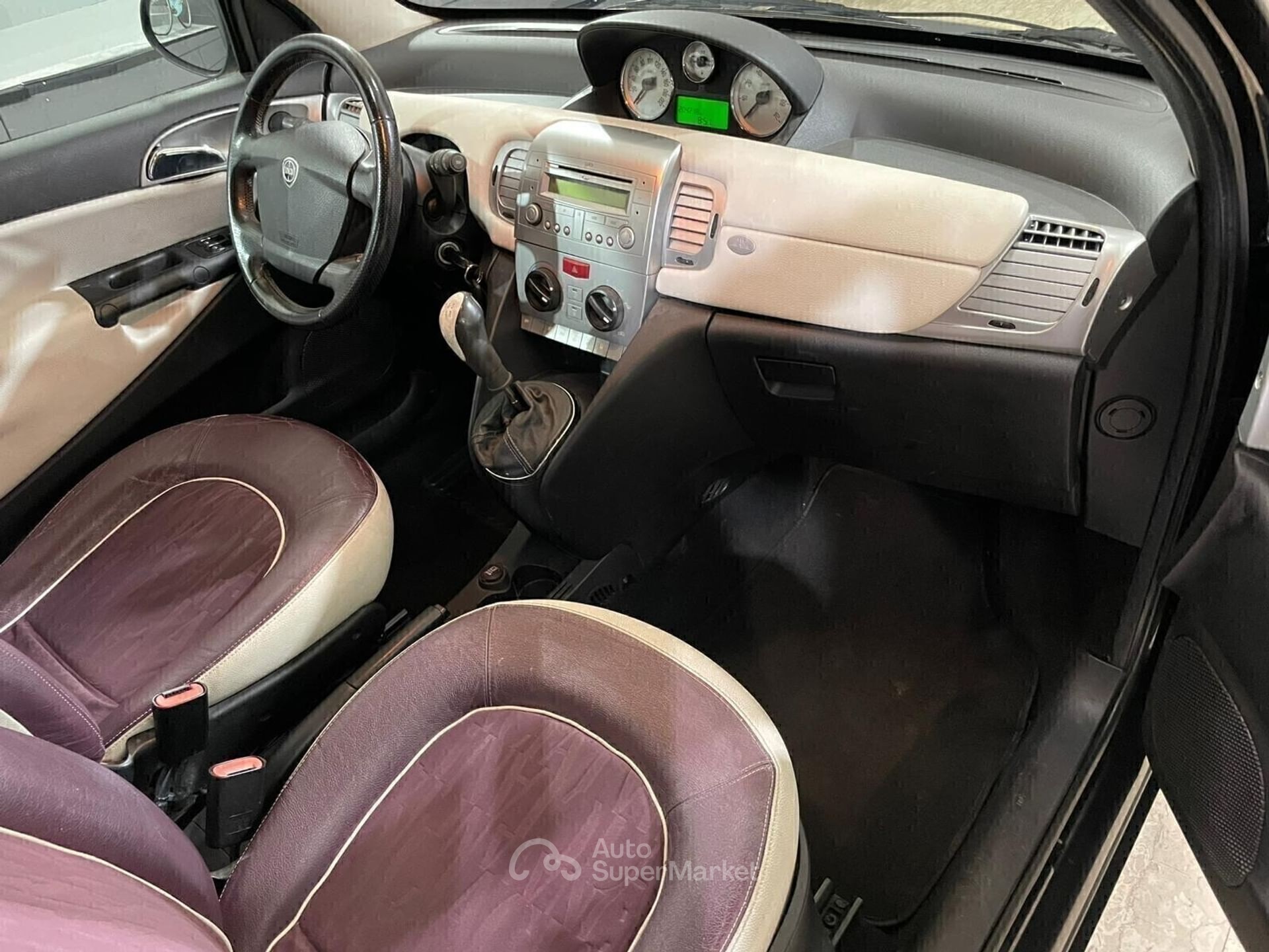 Lancia Ypsilon