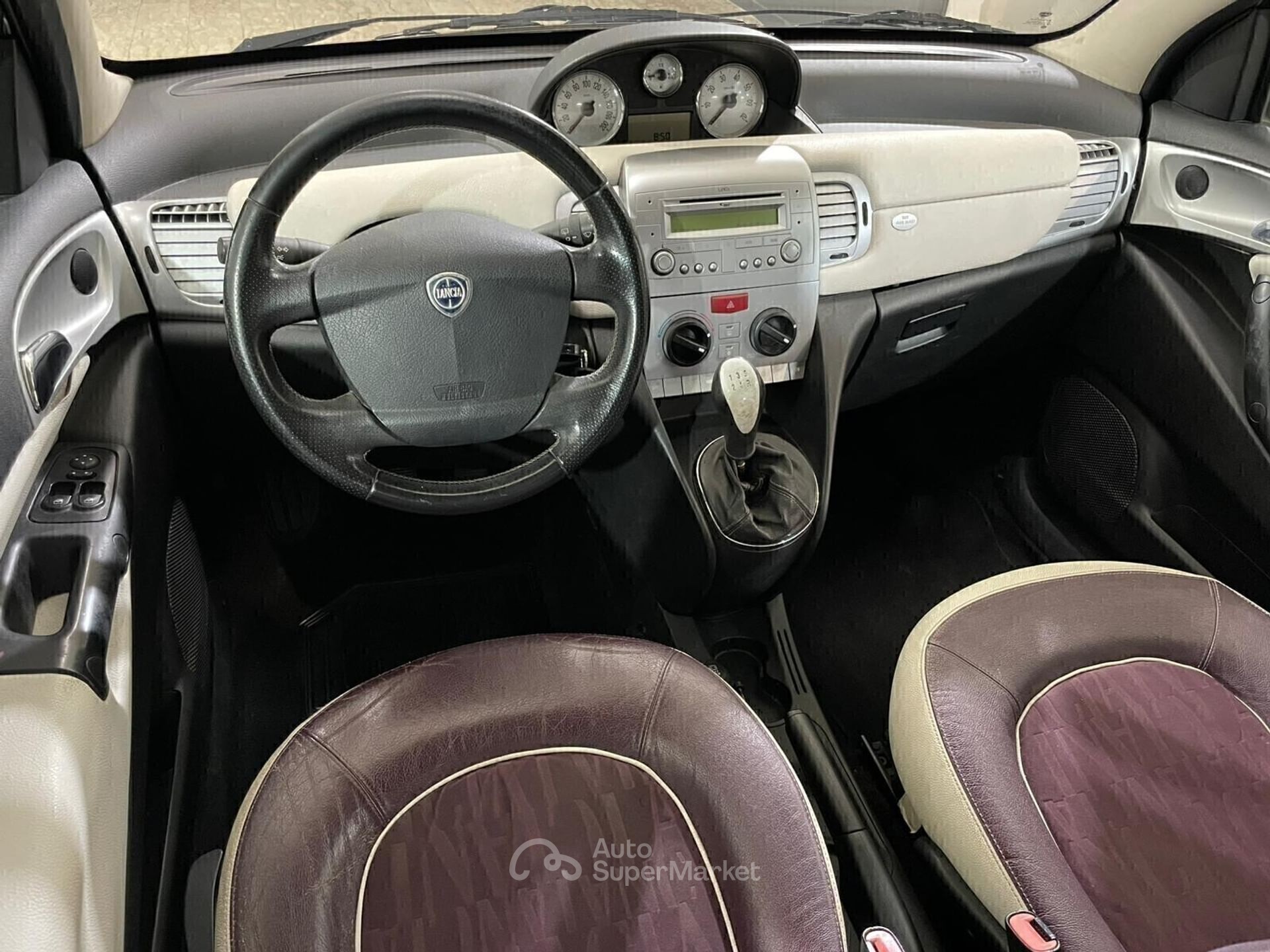 Lancia Ypsilon