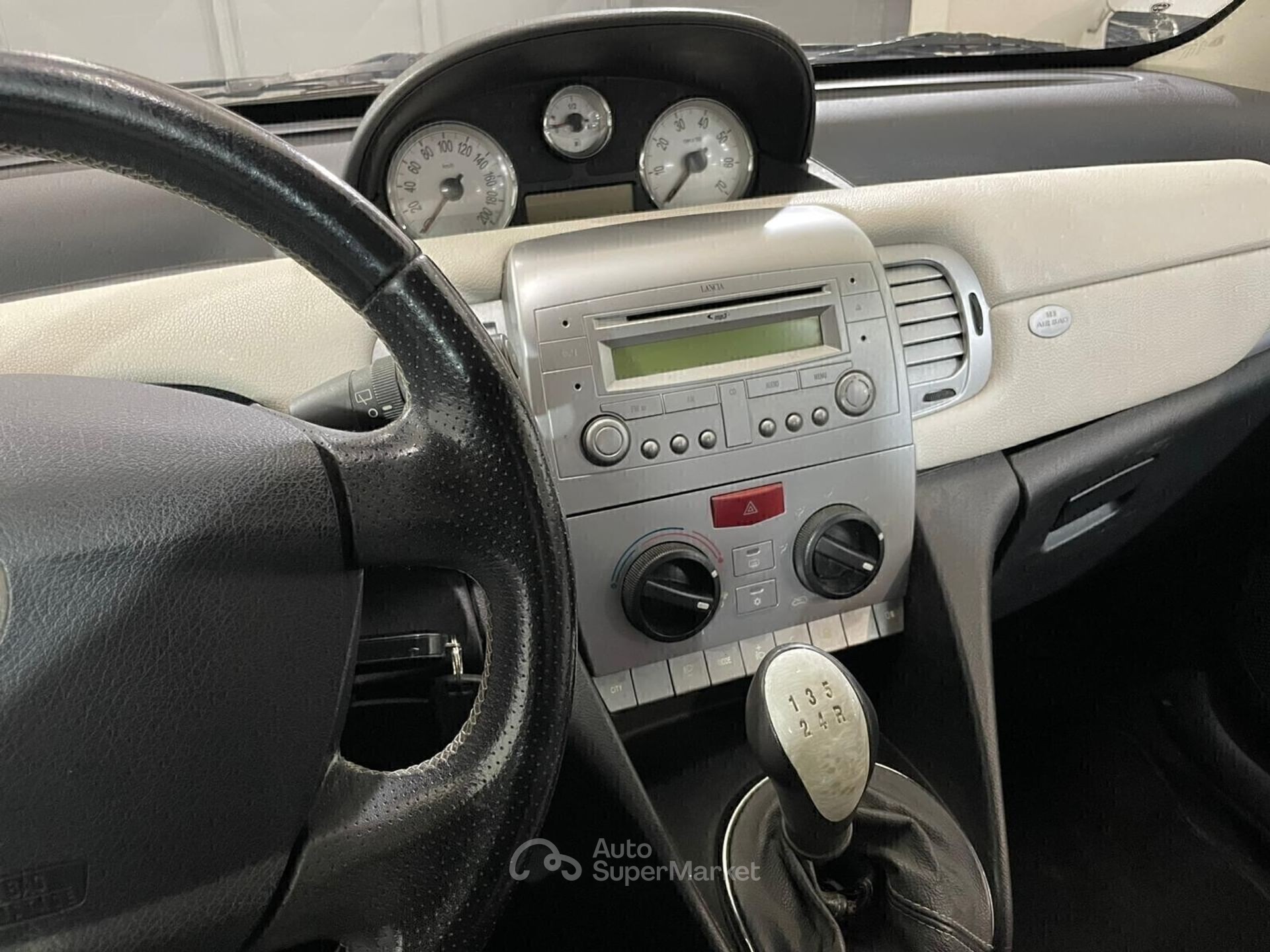 Lancia Ypsilon